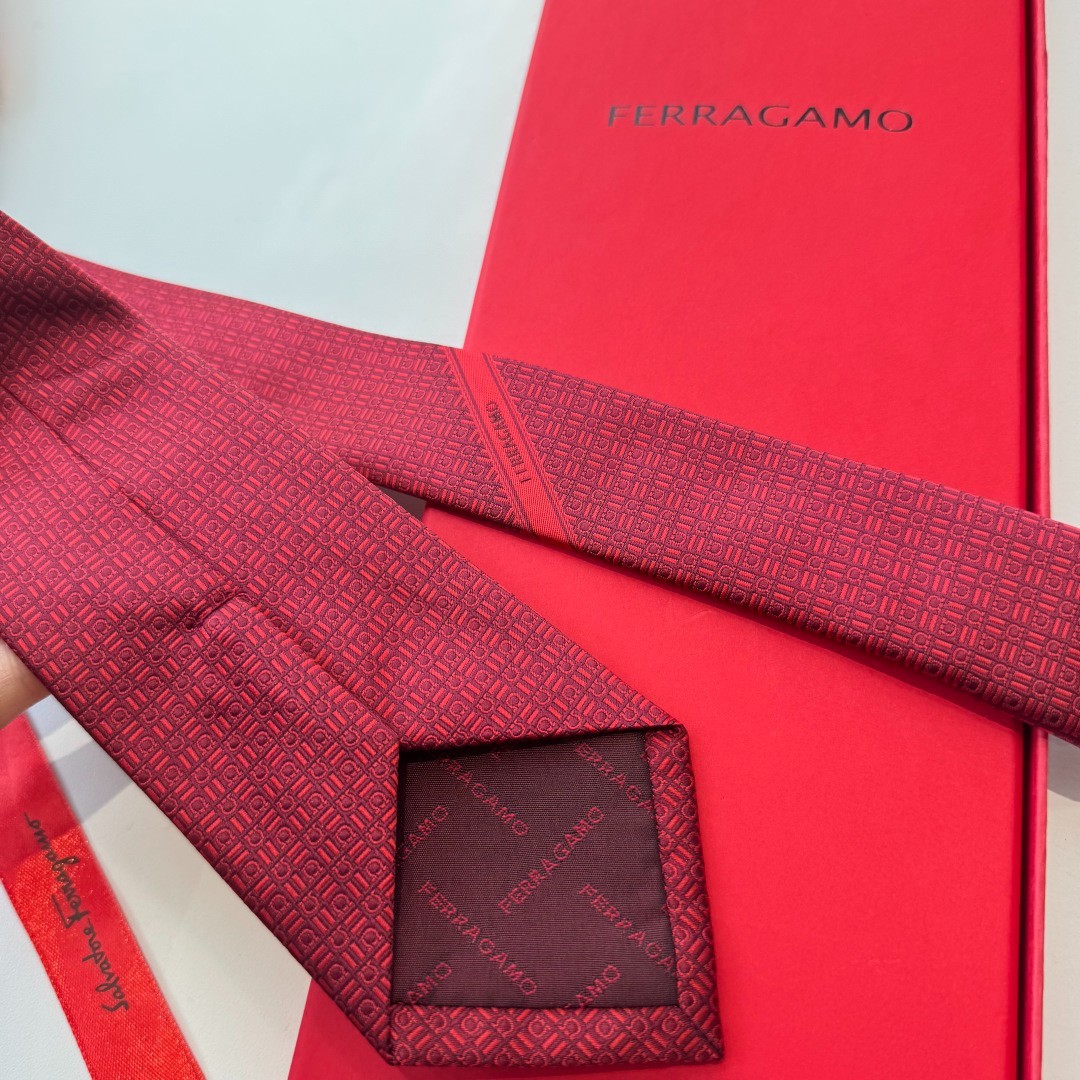 NWT Men’s Ferragamo Silk Necktie Luxury Business Formal