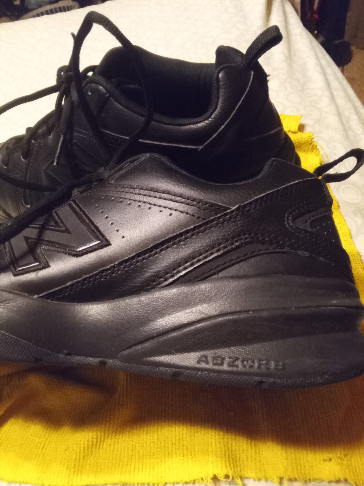 New Balance 608 Men’s Size 8.5 4E Black Leather Running Shoes