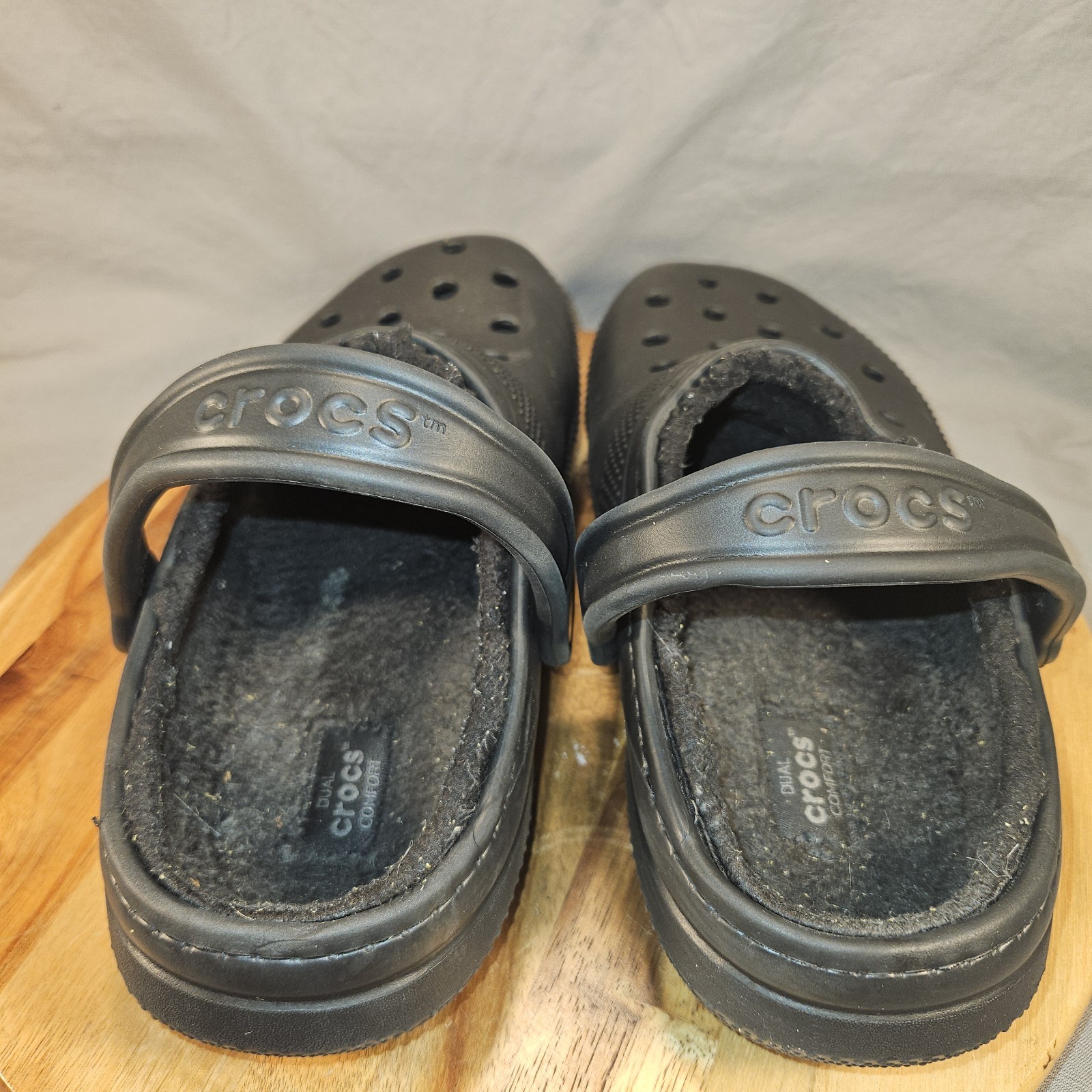 Crocs Mens 7M Womens 9M Baya Black Fuzzy Fur Lined Slip On Clog Mule Sandals