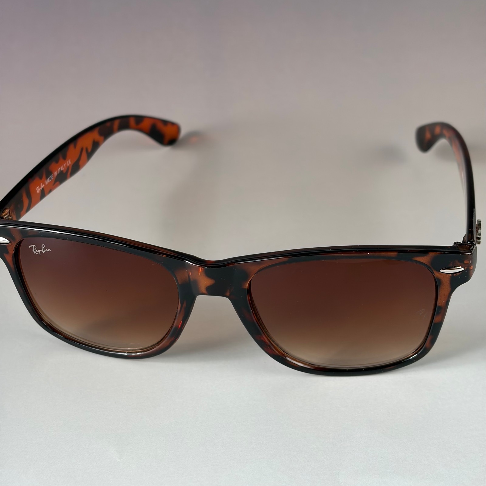 New In Box – Ray-Ban Wayfarer RB2140 Tortoise Frame Brown Lens UV Protection