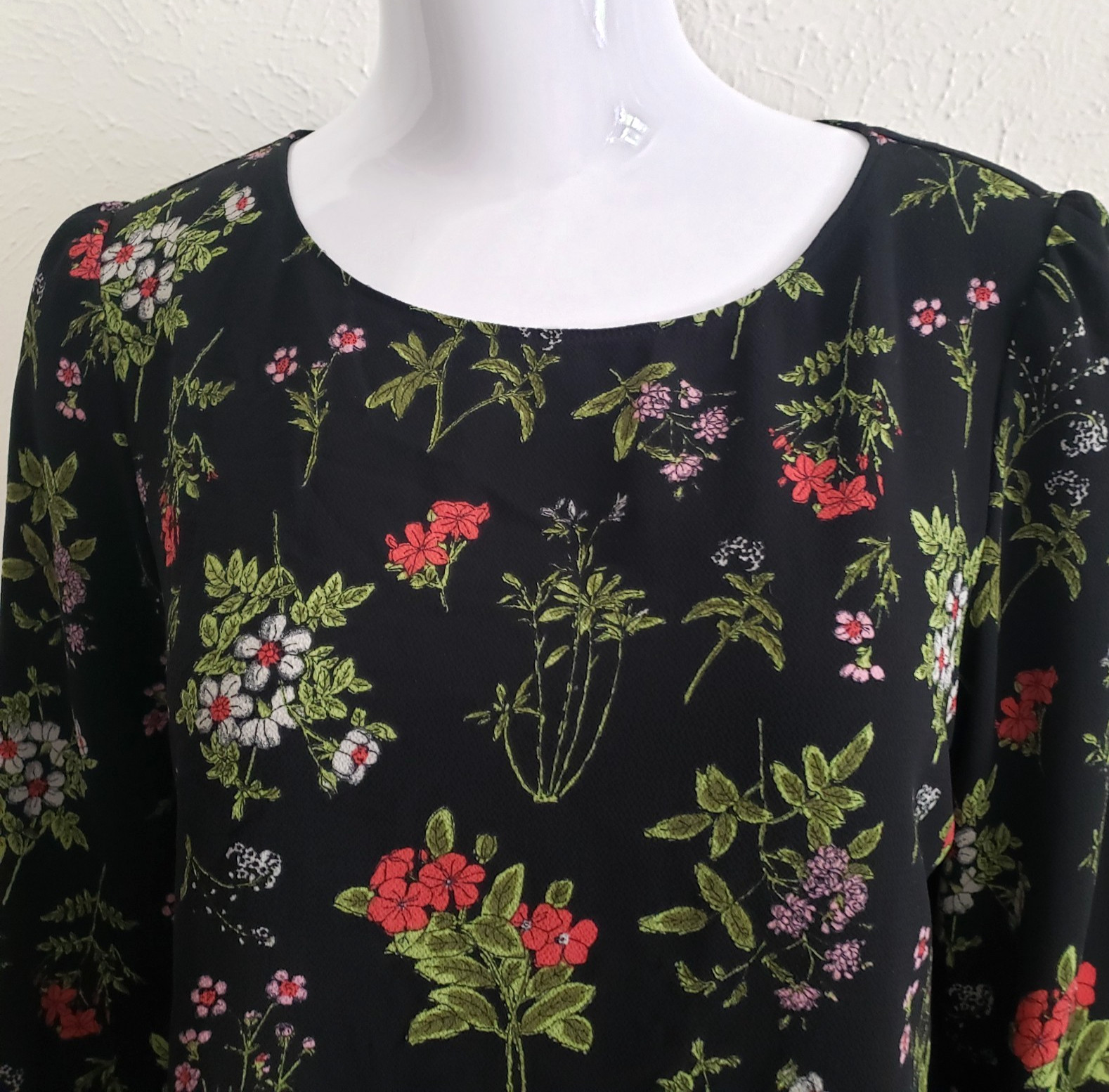 Nordstrom Leith Womens Size Medium Black Floral Blouse Top Long Sleeve Red Green