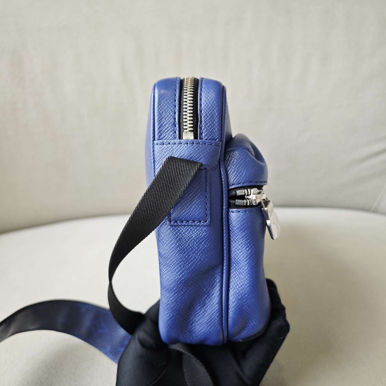 Louis Vuitton outdoor presbyrose leather messenger bag blue (25*18*9)cm