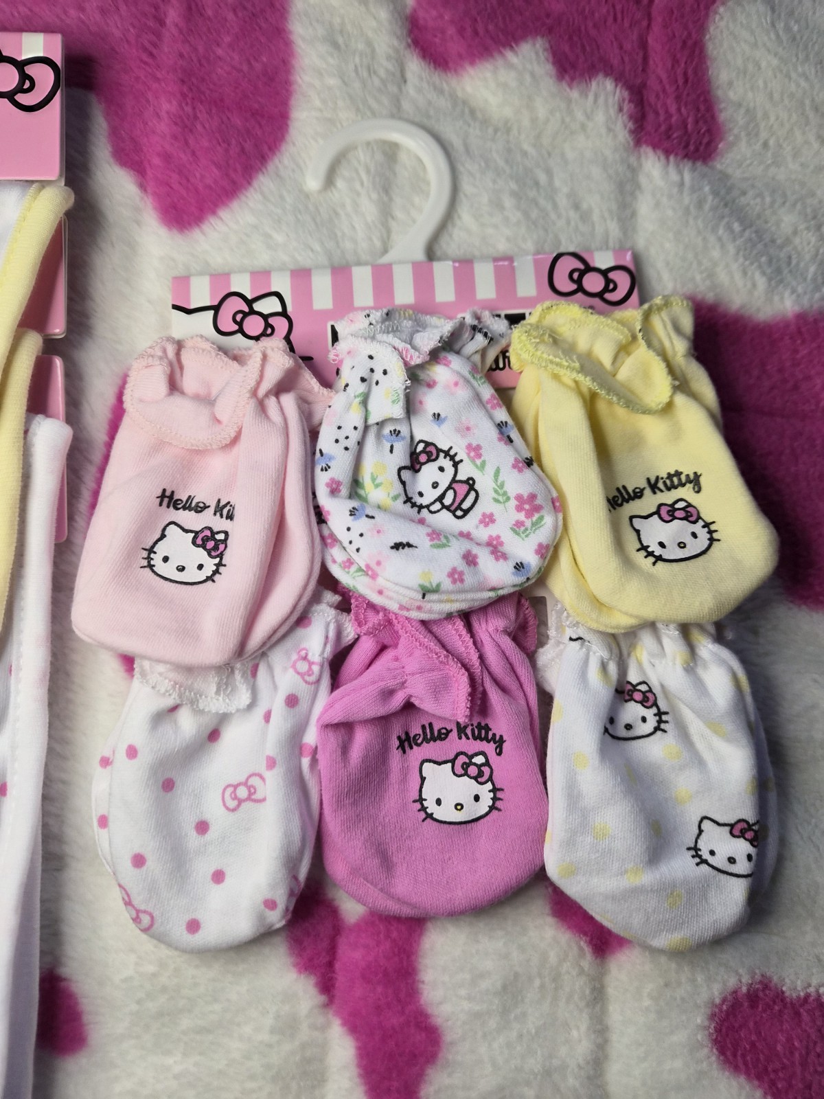 Baby Girl 6 Pack Hello Kitty Mittens – New, See Details