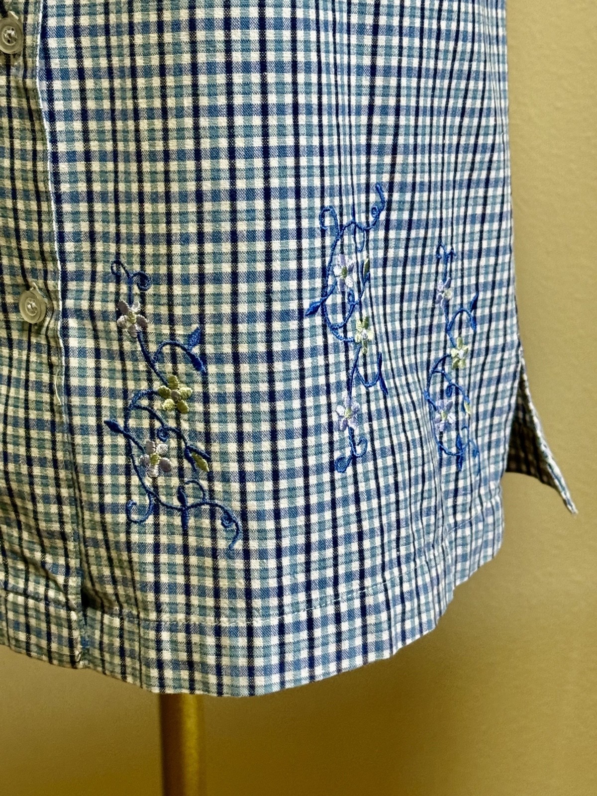 Vintage Y2K Embroidered flower pattern Shirt Women’s Large Sleeveless ButtonUp
