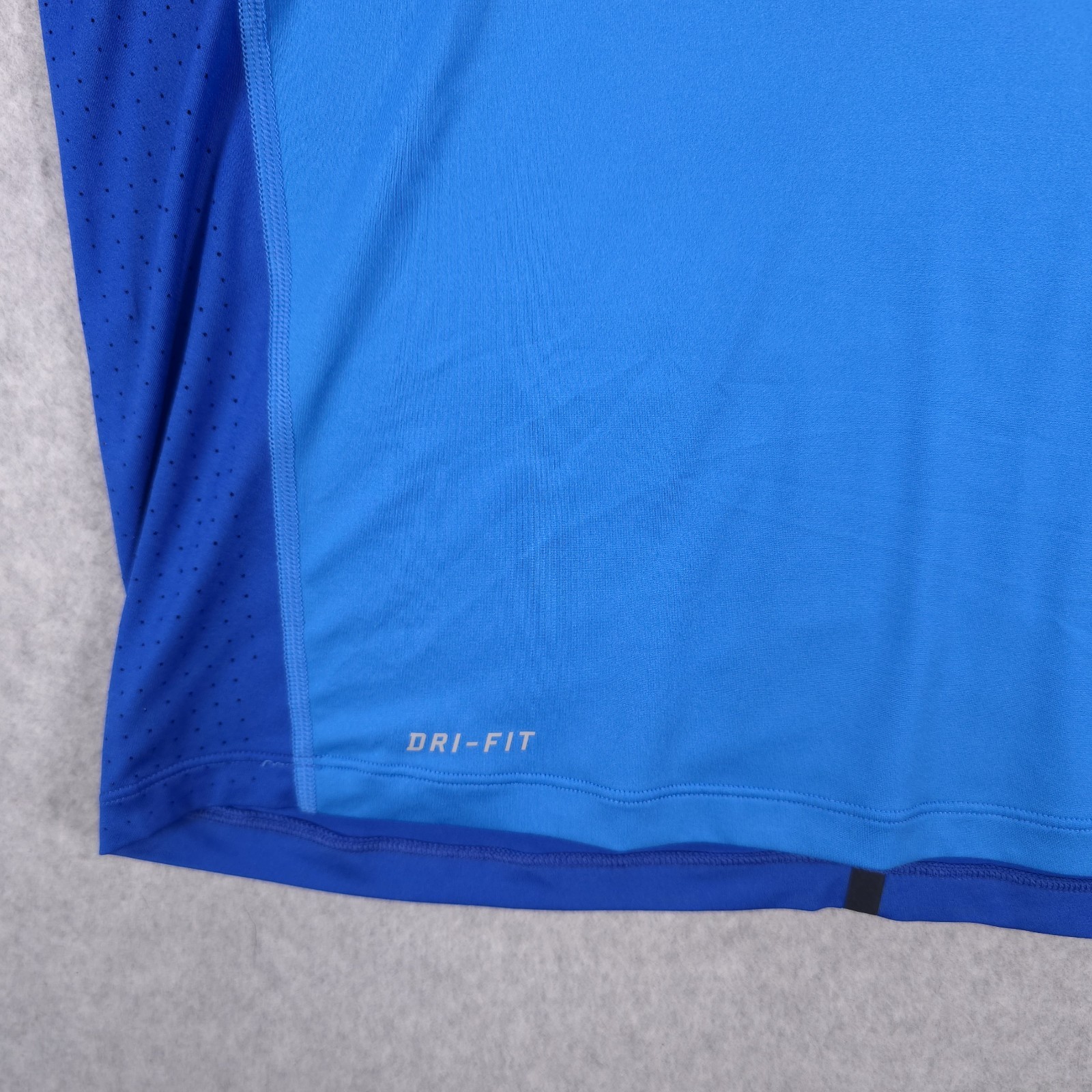 Nike Tiger Woods Golf Perforated Swoosh Advisory Staff Polo Shirt Mens Medium