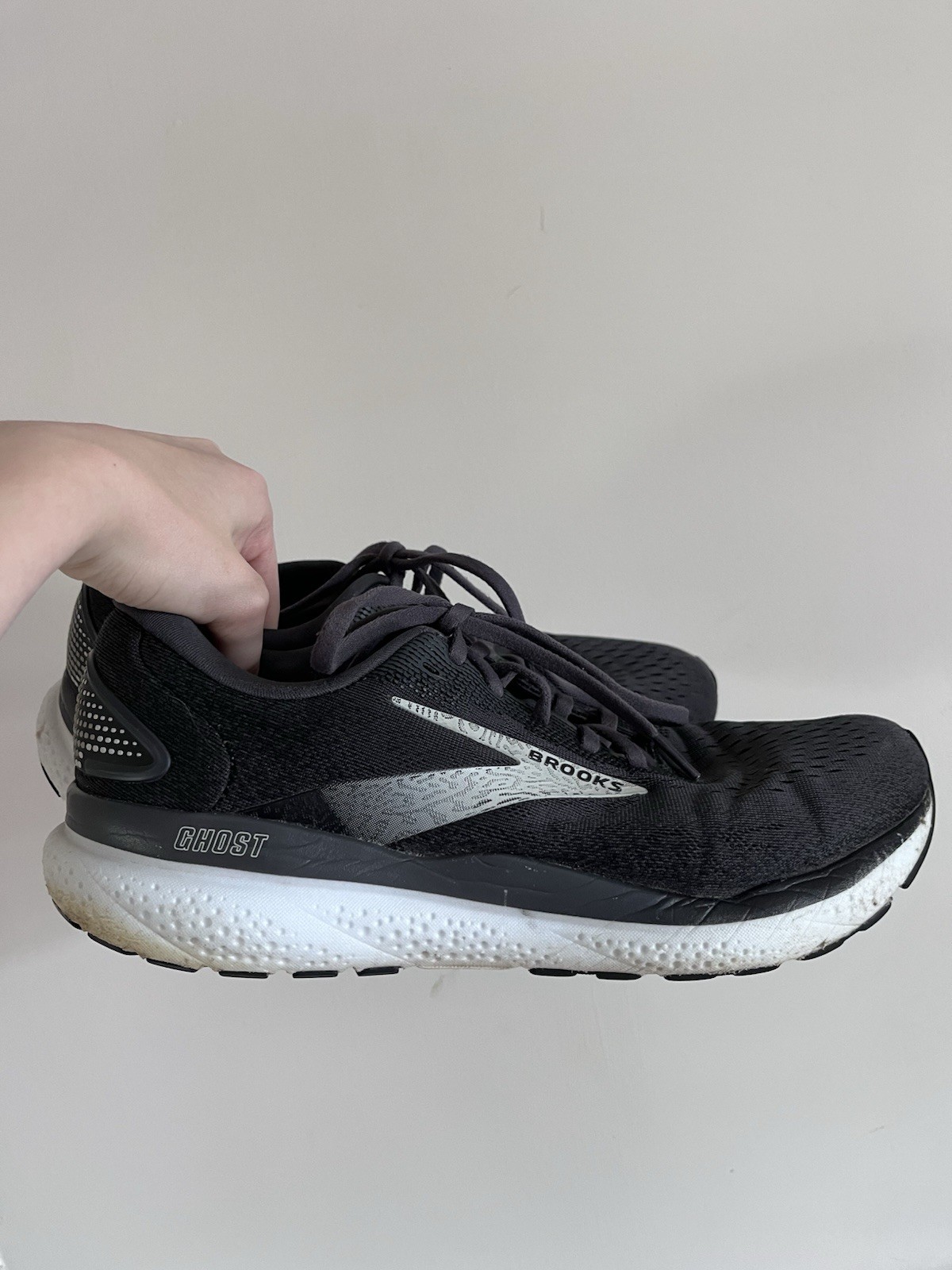 Men’s Brooks Ghost 16 running shoes in black size 11