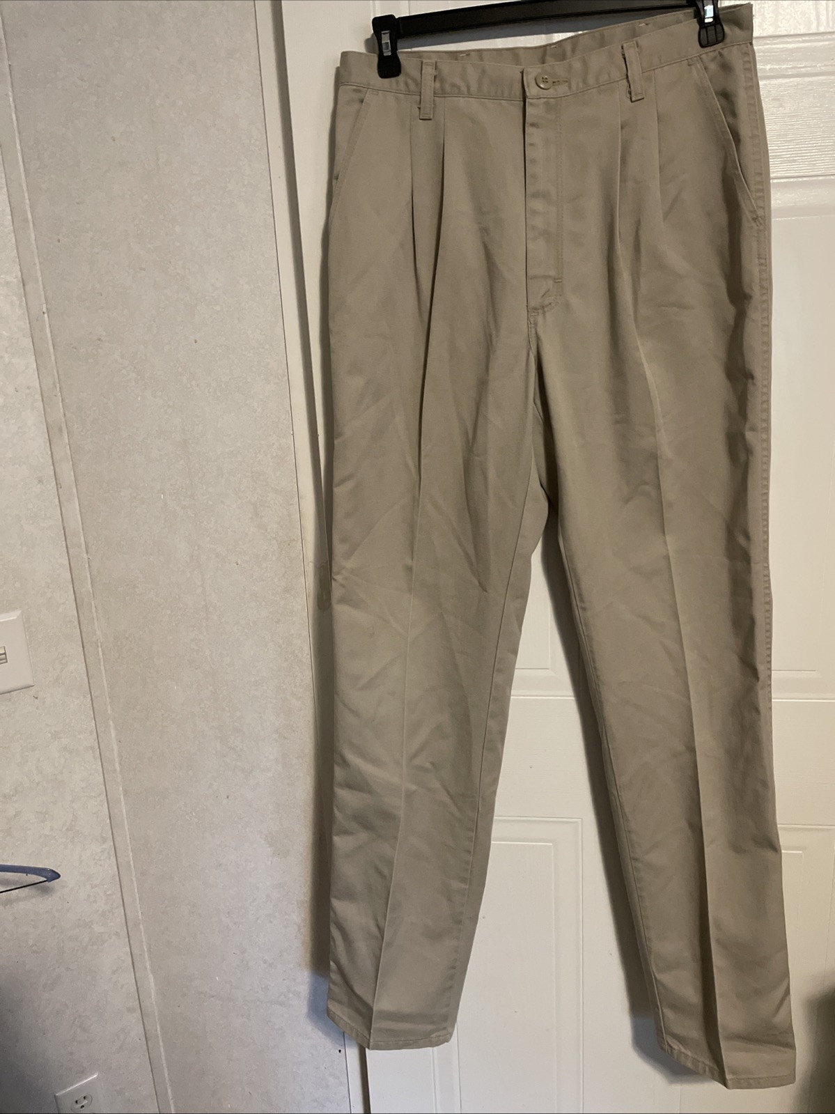 Vintage ACTUAL 90s Wrangler Khaki Pants Mens Size 34×36 Pleated Chinos Twill USA
