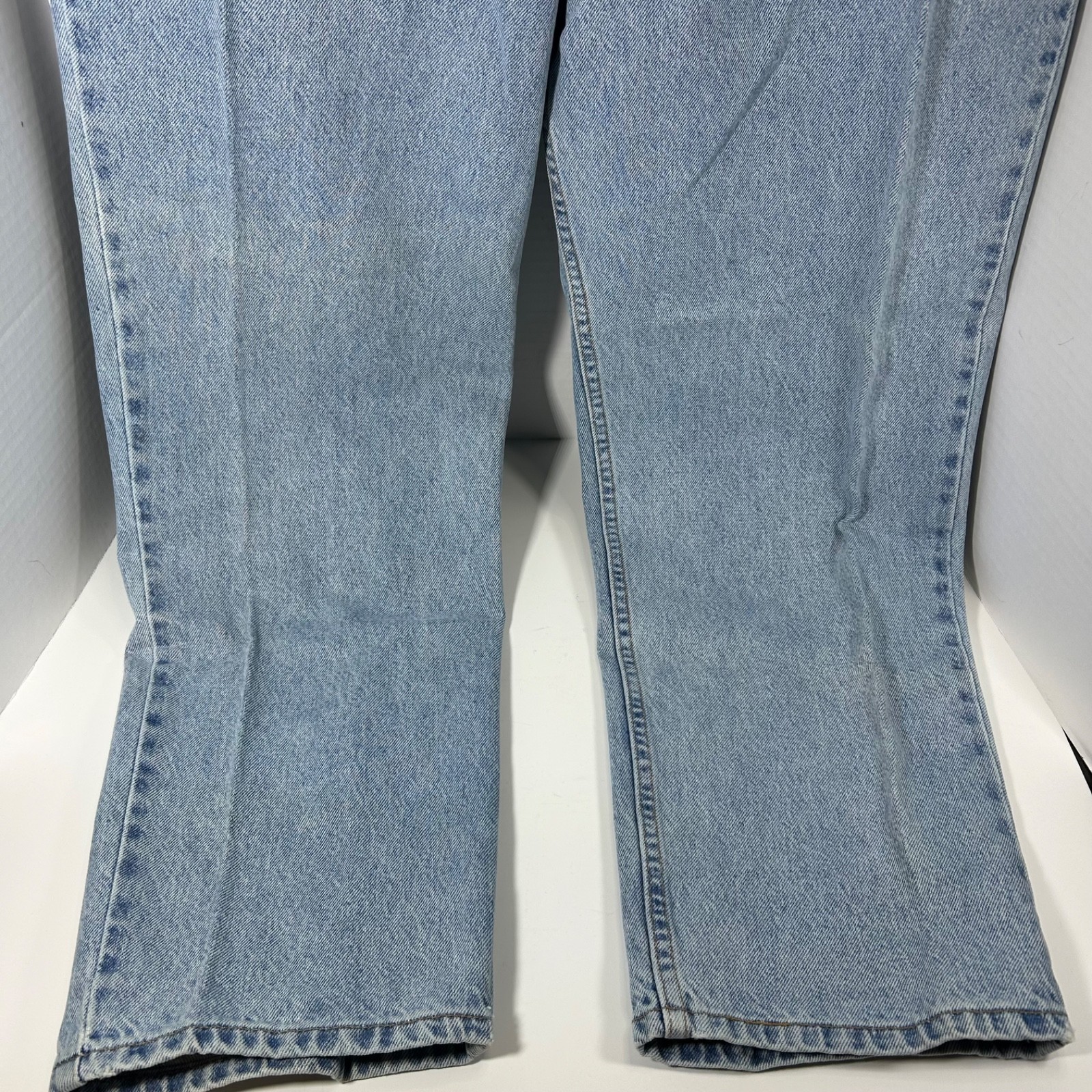 Vtg Levi’s 540 Jeans Men’s 44 x 30 Relaxed Fit Blue Denim Brown Tab Mexico Light