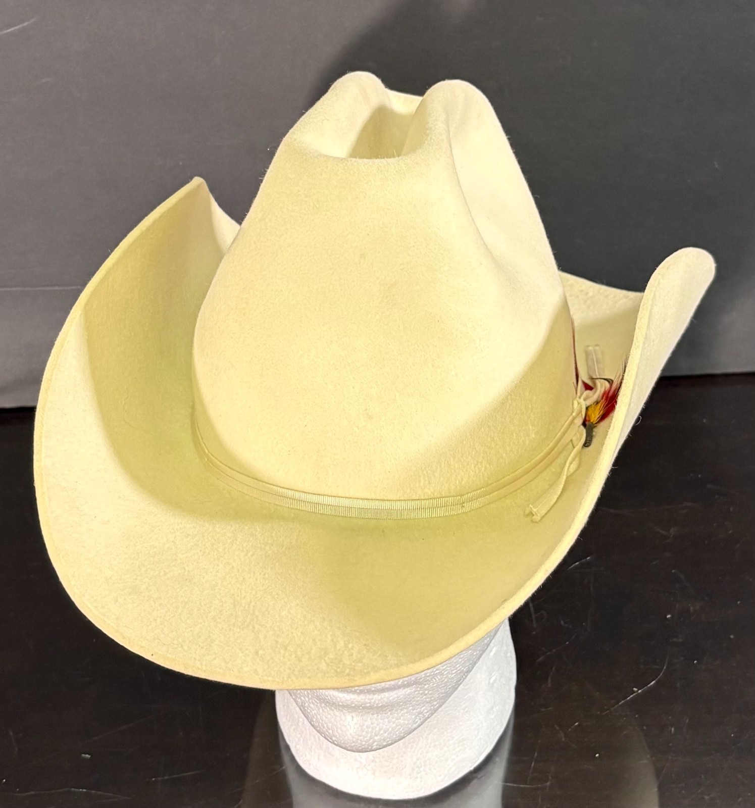 Vtg Bailey 25X Beaver 6 7/8 Quarter Horse Cowboy Hat 3-1/2″ Brim Feather White