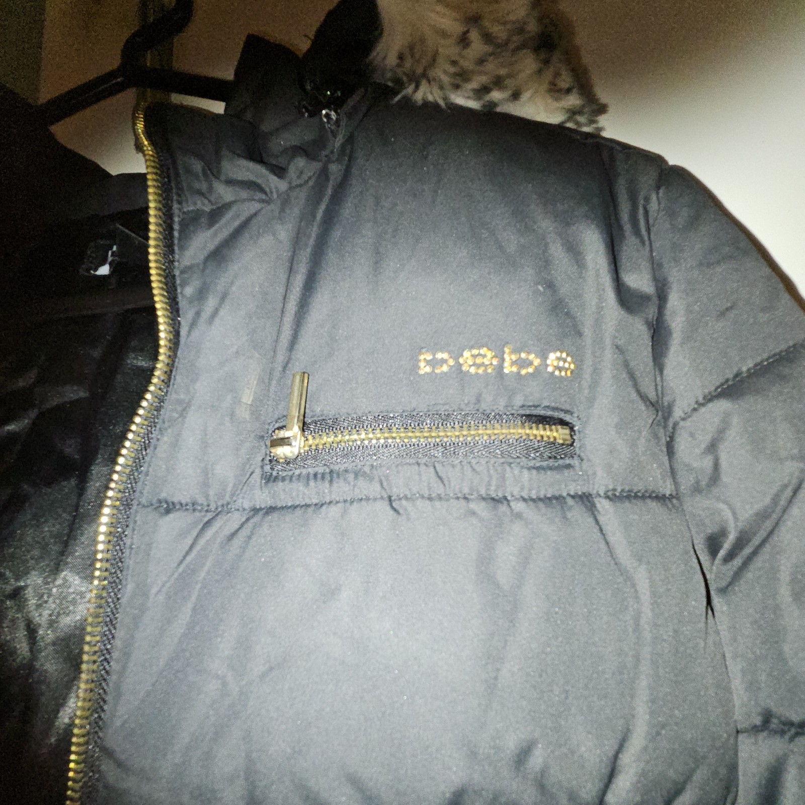 bebe Women’s Black Quilted Puffer Jacket Hood Fur Trim Zip Front Size S