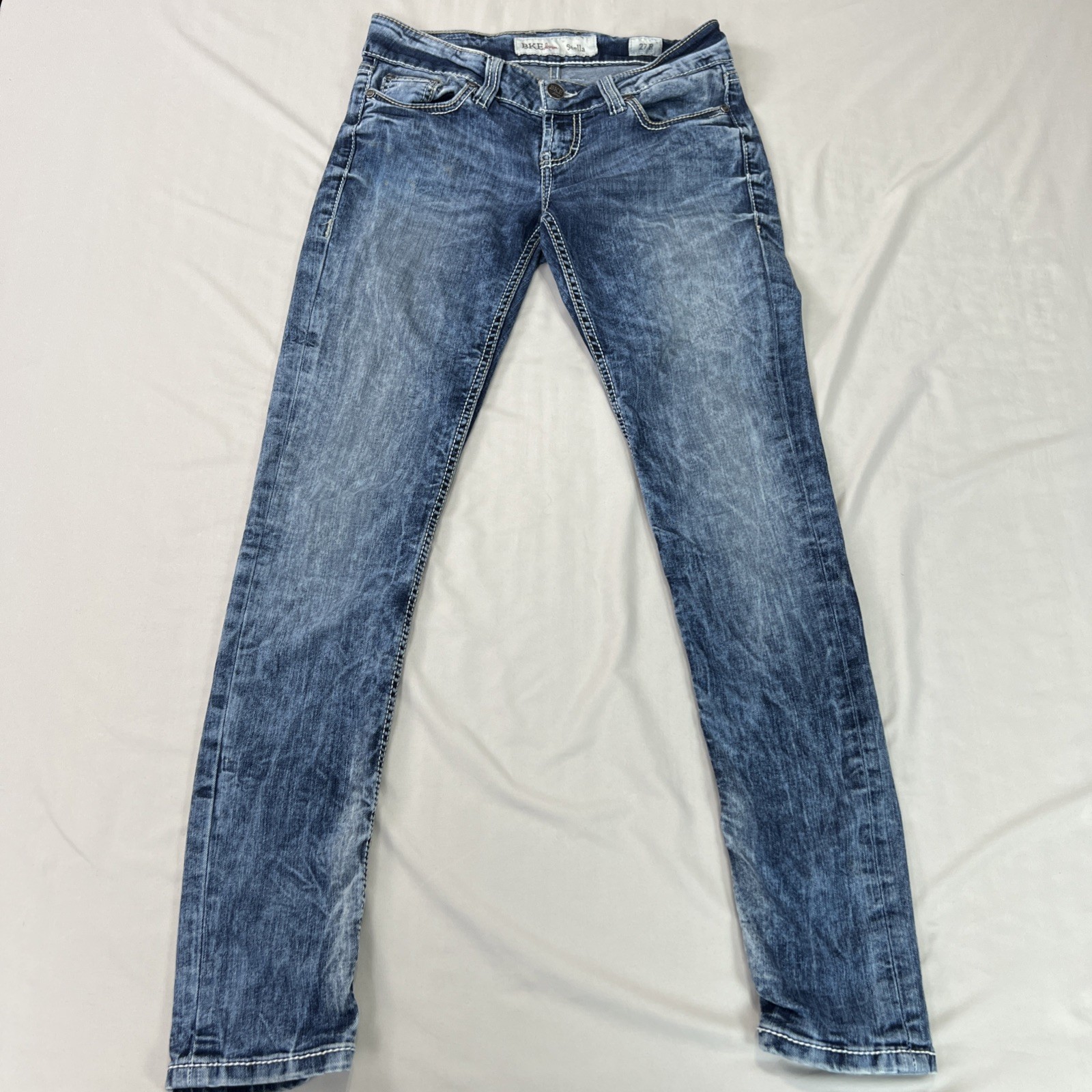 BKE Stella Jeans Womens 30×29 Tag 27×31.5 Slim Low Rise Distressed Embroidered