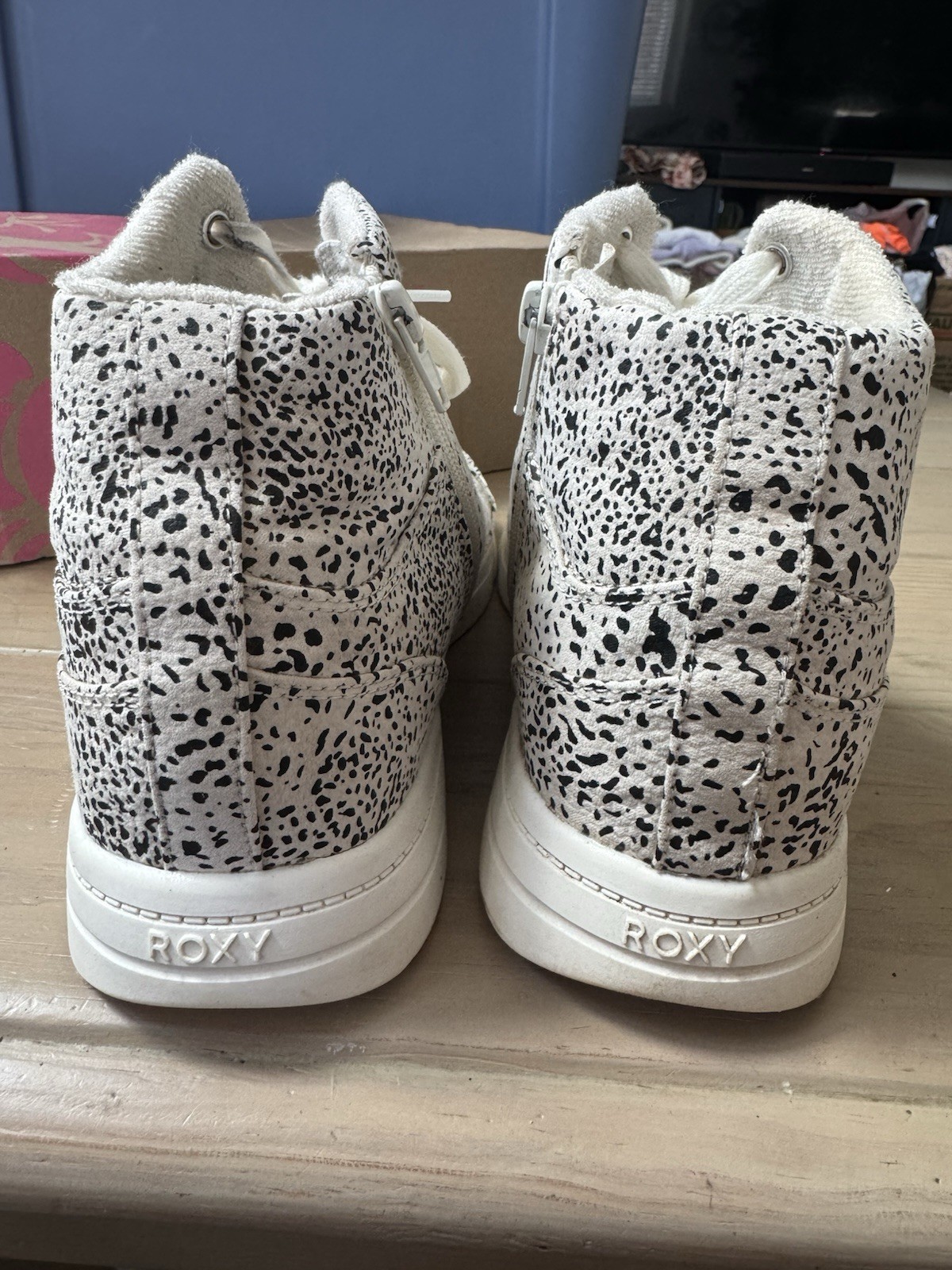 Roxy Camy U Women’s Size 10 Hidden Wedge High Top Sneakers Black White Print