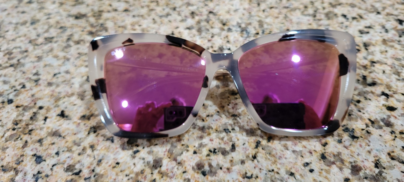 Diff Bella II CT-PK30 Sunglasses,PINK MIRROR LENS, ANIMAL PRINT, STORE DISPLAY