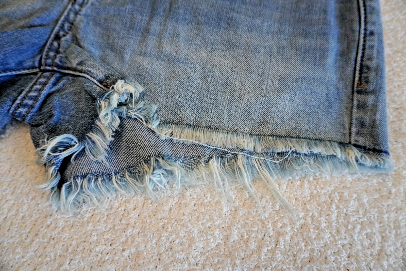 Lucky Brand Denim Cut Off Shorts Light Wash Frayed Hem Mid Rise Casual
