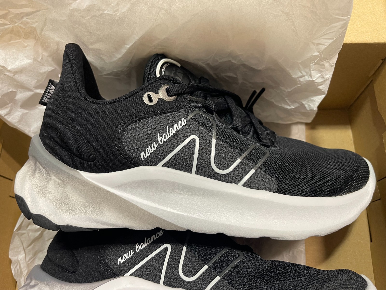5.5 New Balance womens Fresh Foam Roav V2 Running Shoe, Black/White