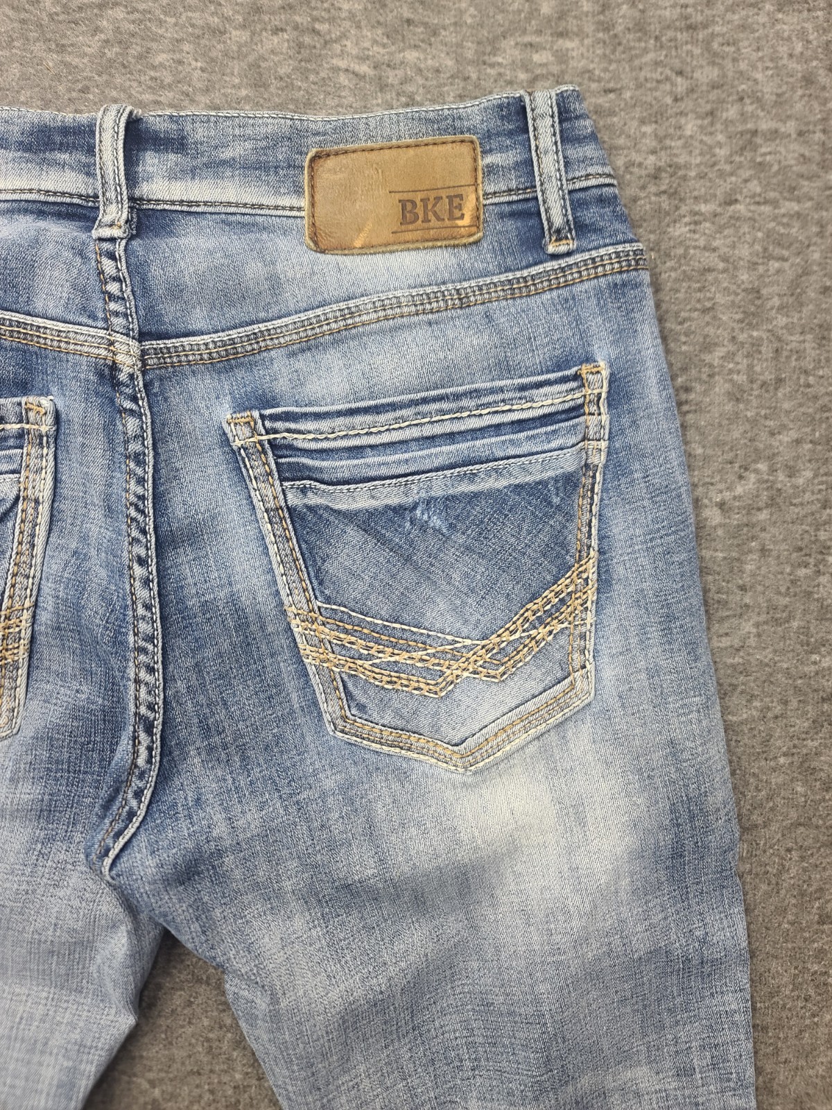 BKE Jake Men 32×32 Straight Leg Jeans Light Wash Stretch Blue Denim Distressed