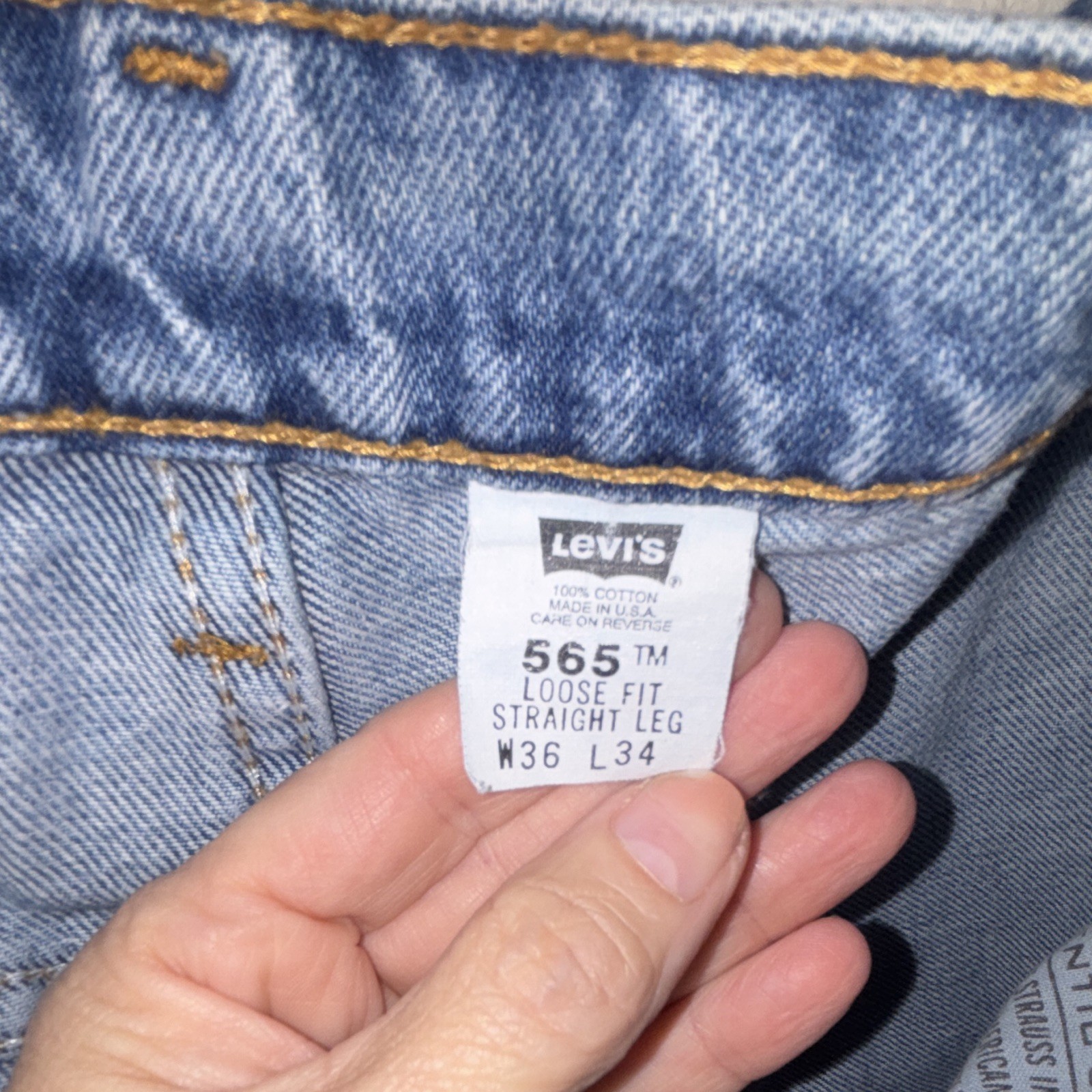 Levi’s Men’s Blue Denim Loose Fit Straight Leg Jeans 5-Pocket Light Wash