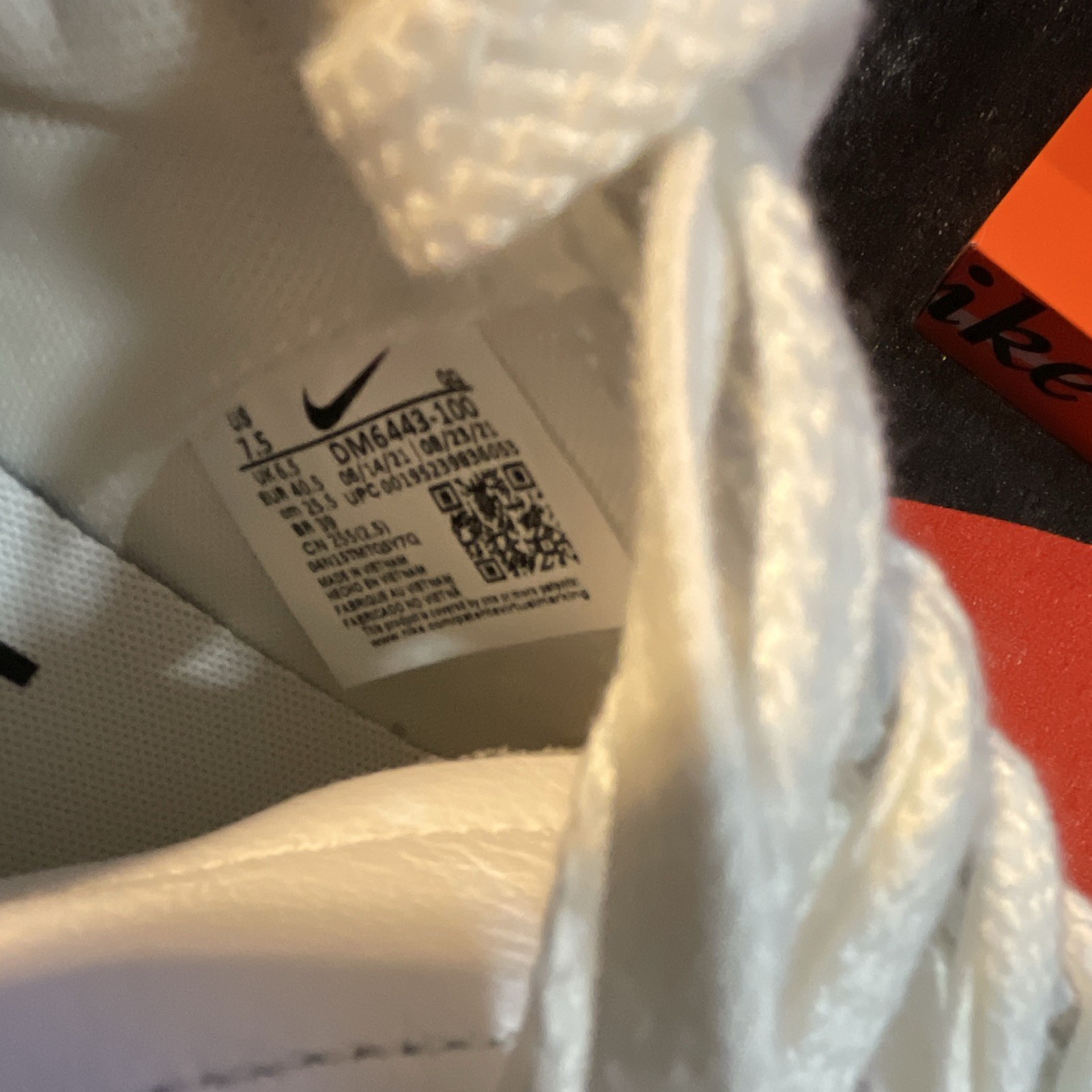 Nike sacai Blazer Low White Patent 2022 DM6443-100 White/Sail/White