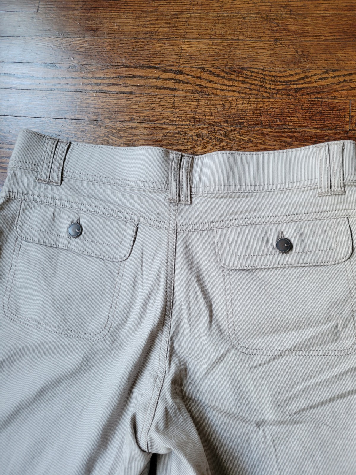Lee Womens Walk Shorts Beige Stripe Stretch High Rise Comfort Waistband Size 8 M