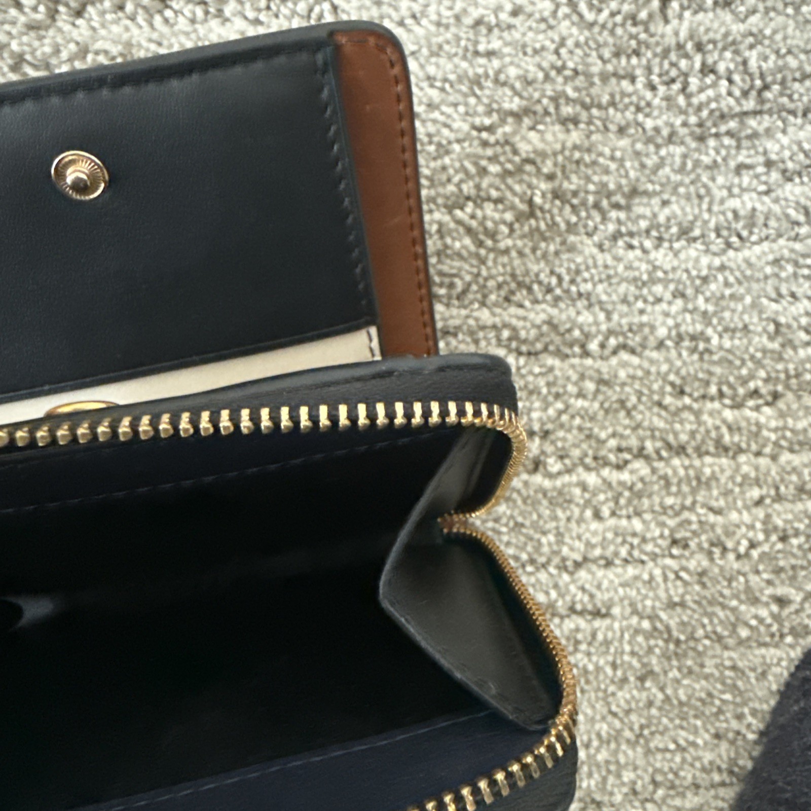 Tory Burch Robinson Bi-fold Pebble Leather Wallet EUC
