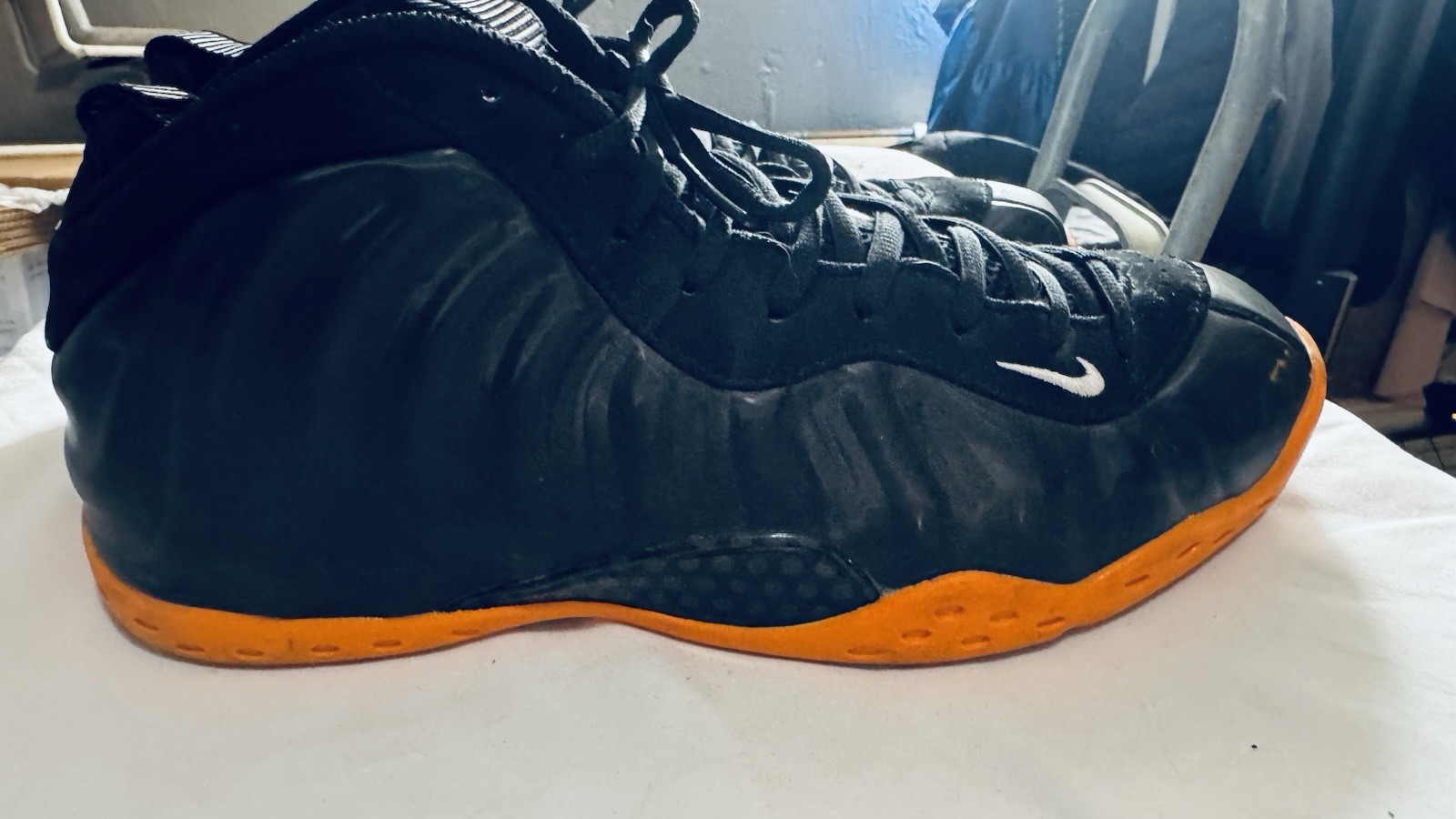 Nike Air Foamposite One Men’s High Top Lace-Up Basketball Sneakers Black Orange