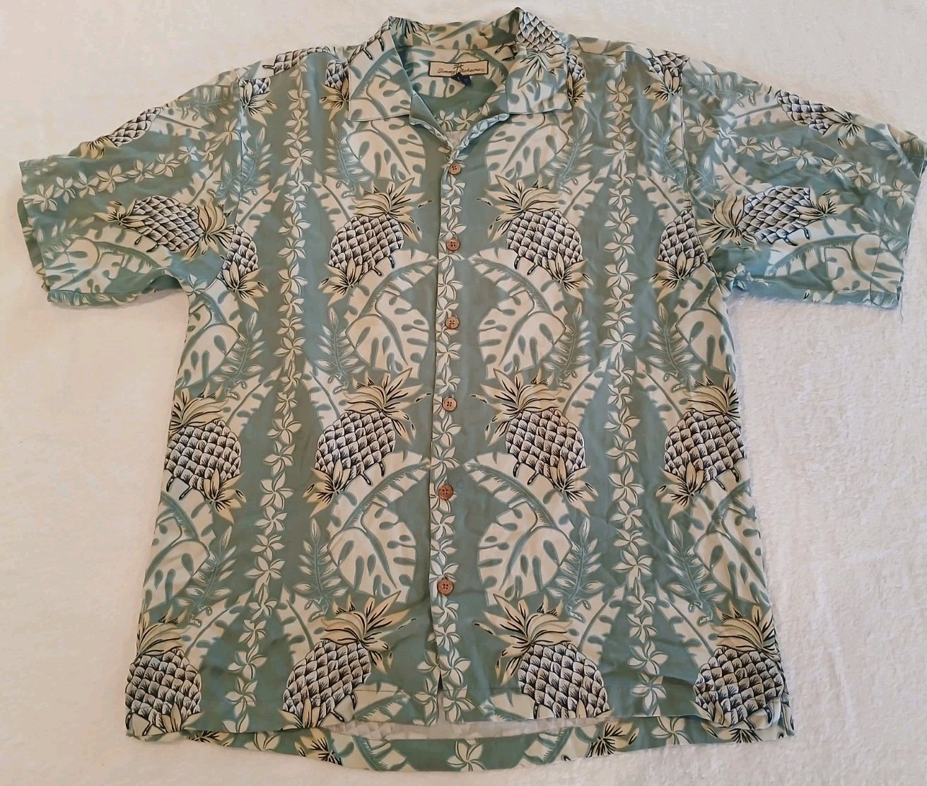 Tommy Bahama Button Down Shirt Mens Medium Silk Pineapple Short Sleeve Hawaiian
