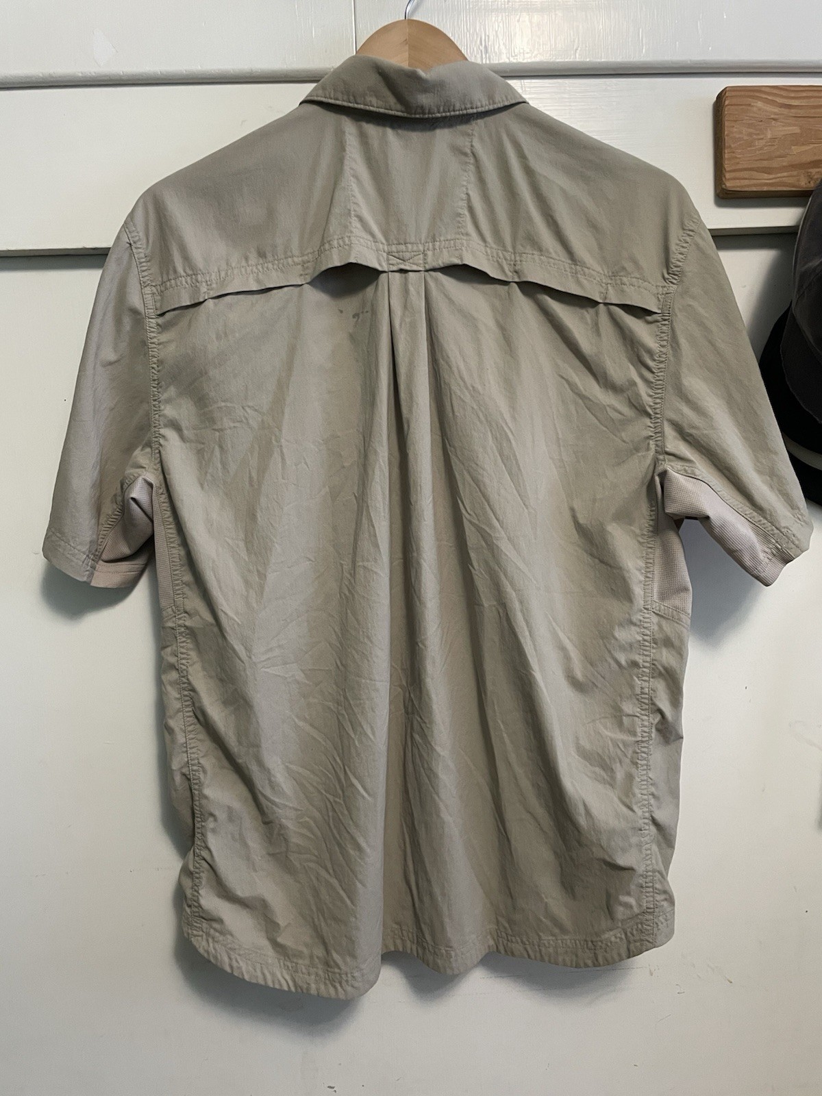 REI Co-op Mens Medium Short Sleeve Hiking Shirt Tan Nylon Mesh Vented Fishing
