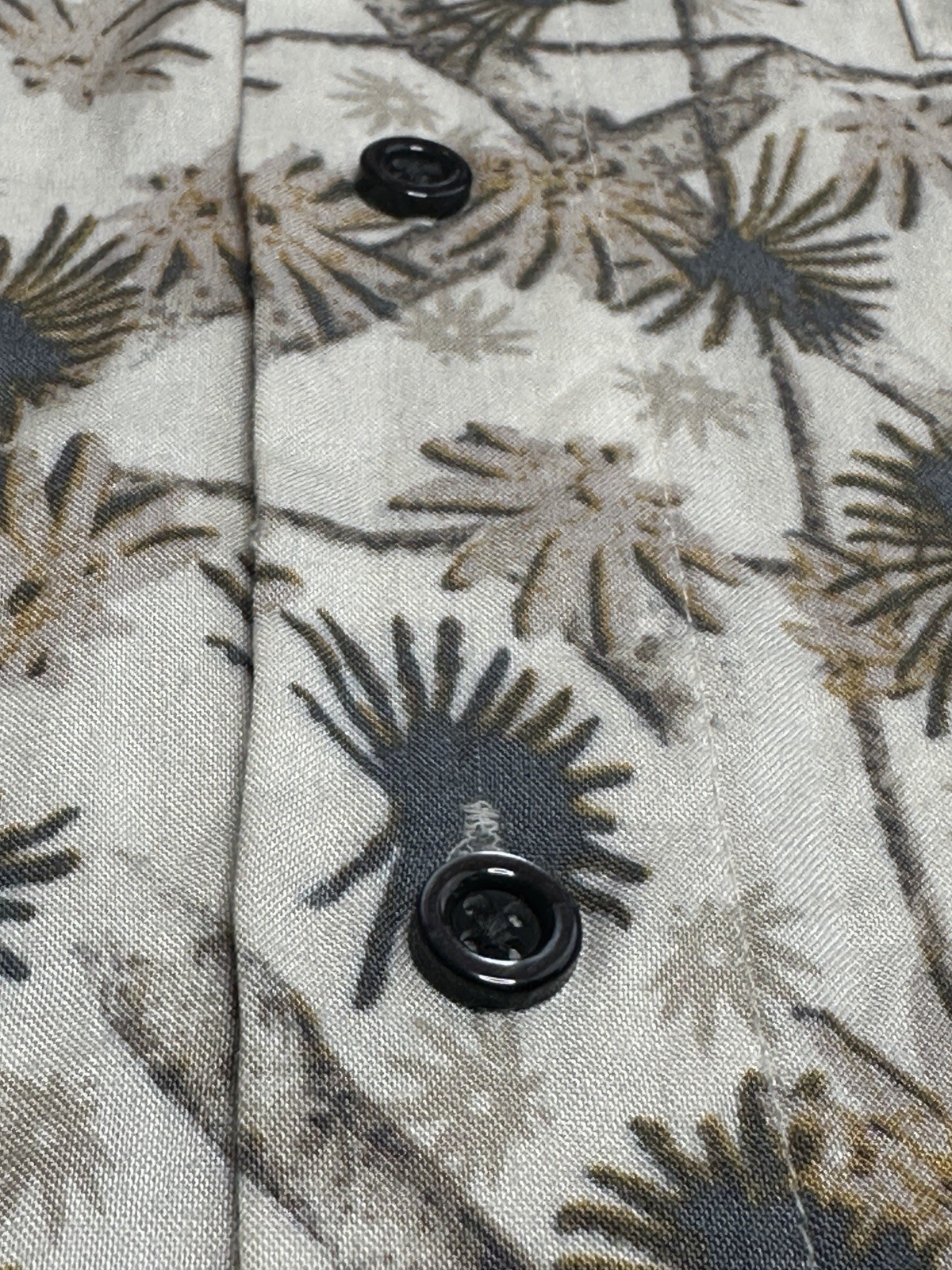 David Taylor Collection Hawaiian Shirt Men’s Short Sleeve Size Medium Cream Gray
