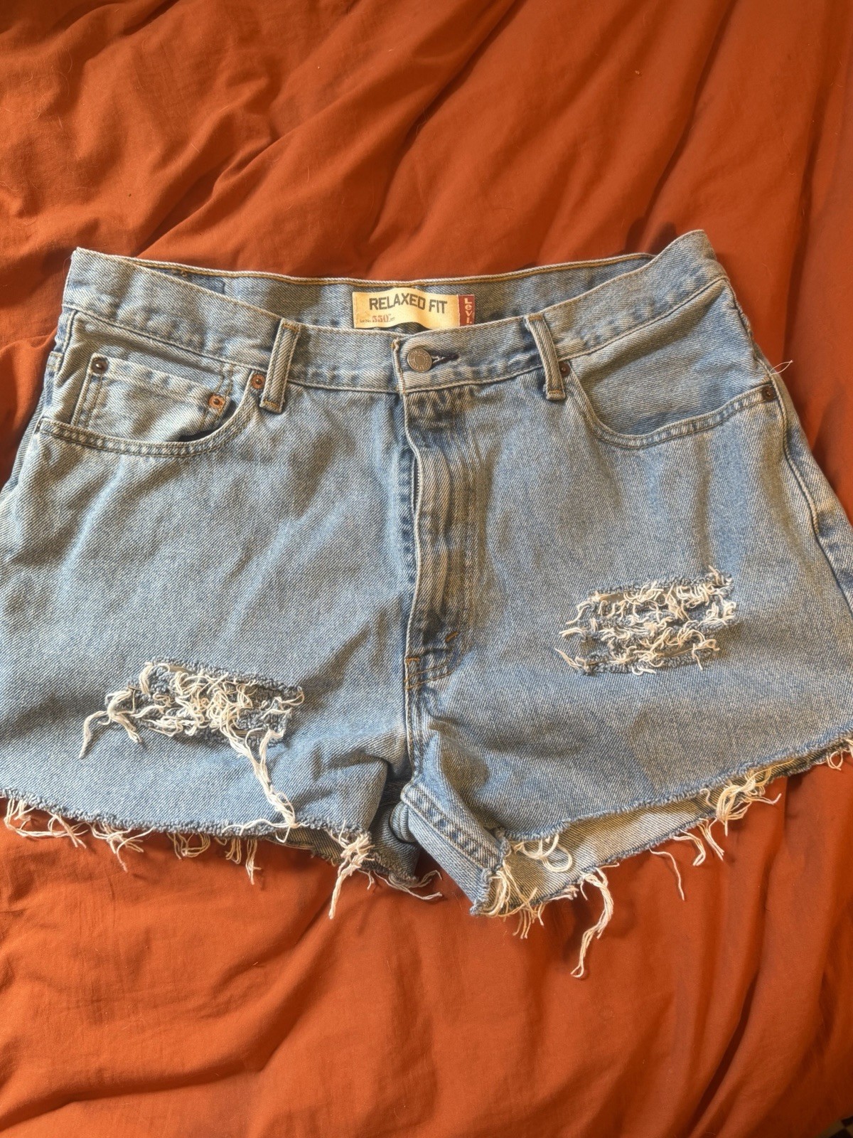 Levi’s 550 womens Relaxed Fit Light Wash Distressed Blue Denim Shorts 5-Pocket