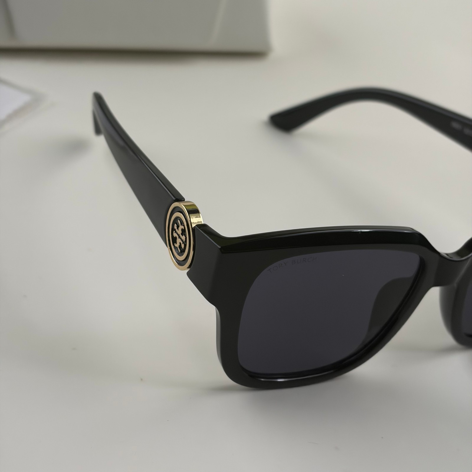 New In Box – Tory Burch Women’s Sunglasses Black Square Frame Driving Beach Chic