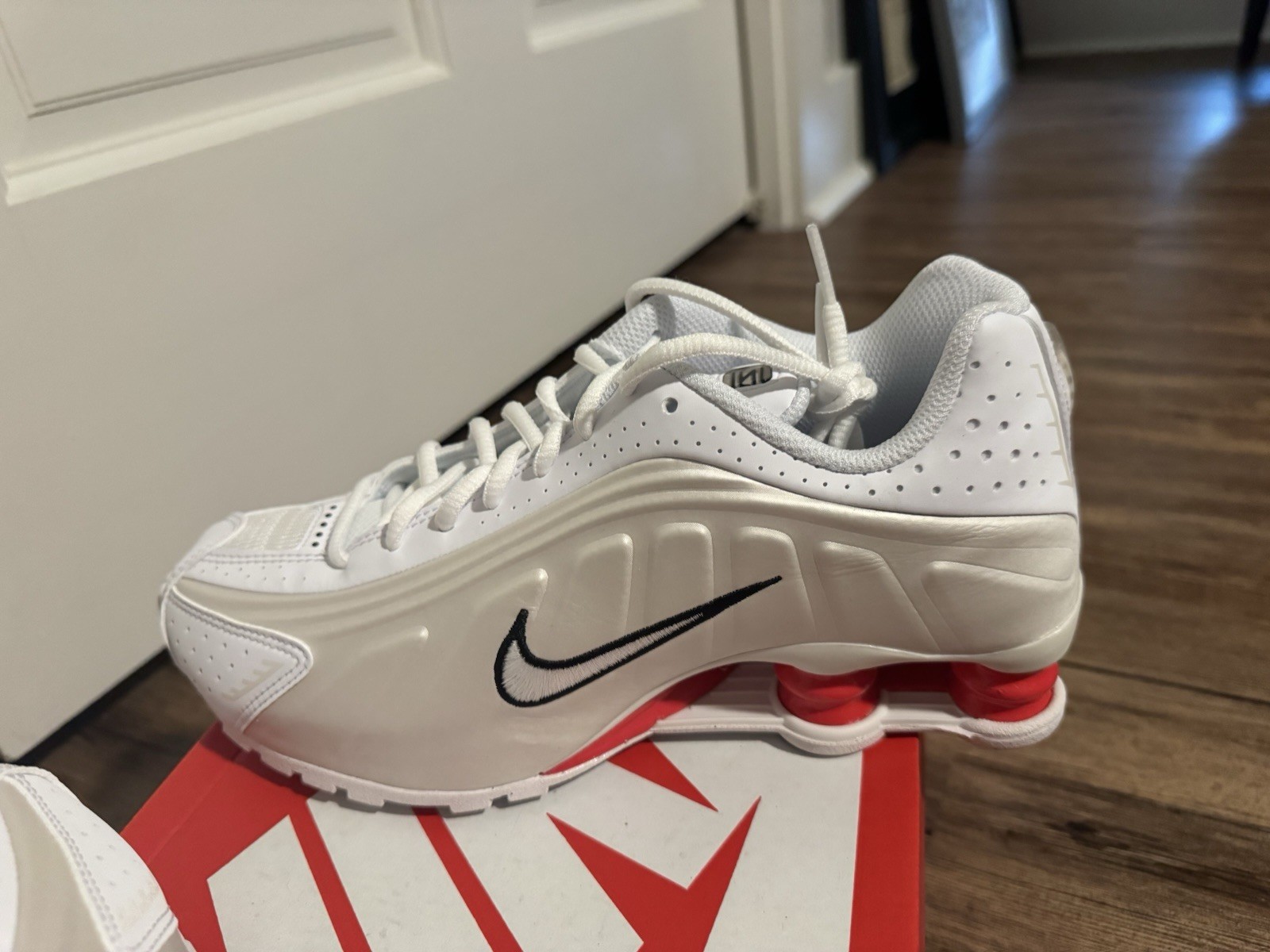 Nike Shox R4 White Phantom GS NBY BRAND NEW Size 6Y / 7.5 Women new n box