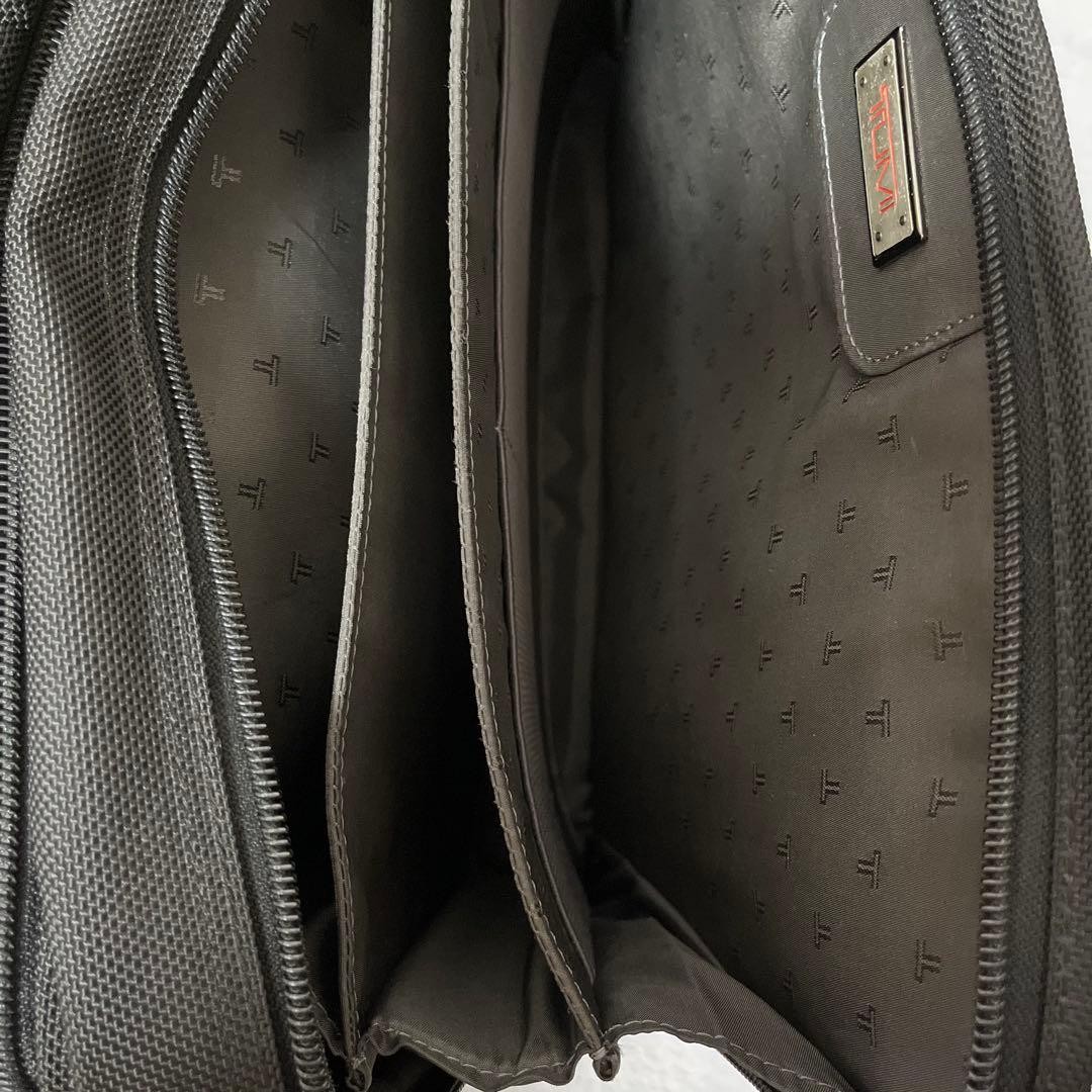 TUMI Alpha 26141D4 Black 2Way Expandable Briefcase 2 Compartment Auth