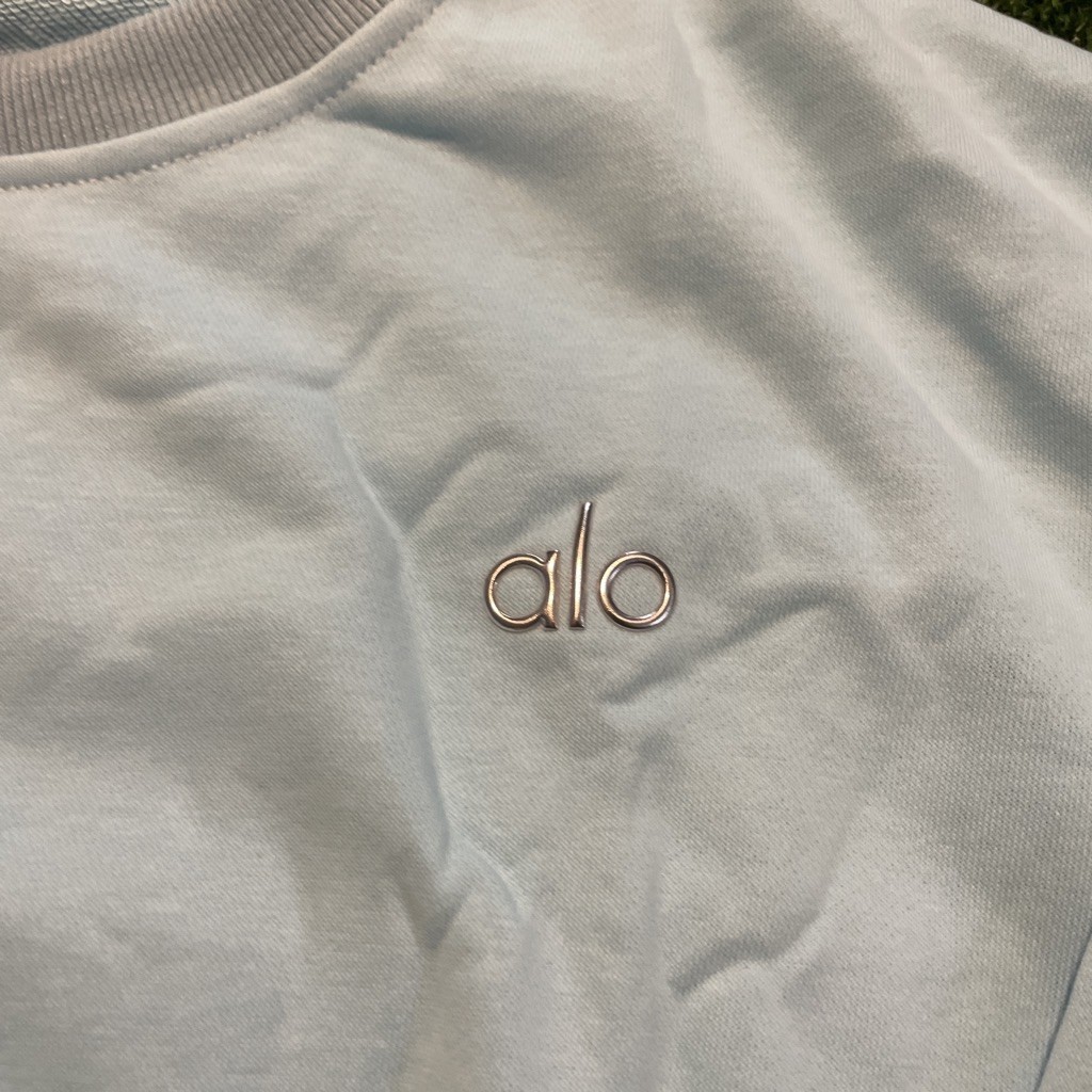~AIo Yoga Sports SetAccolade Crewneck Pullover+Shorts ~ Size Large (Light Blue)