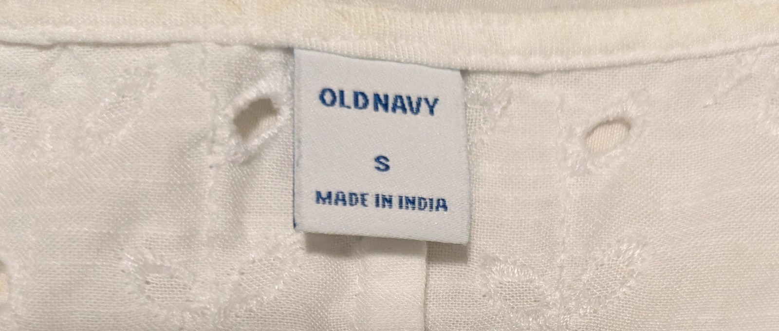 Old Navy White Cotton Eyelet Button-Front V-Neck Ruffle Sleeve Blouse S