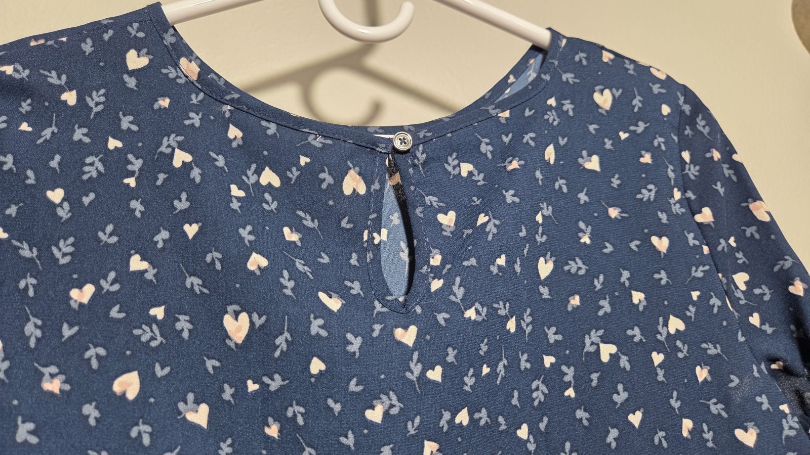LC Lauren Conrad Heart Print Chiffon Keyhole Flutter Short Sleeve Blouse S