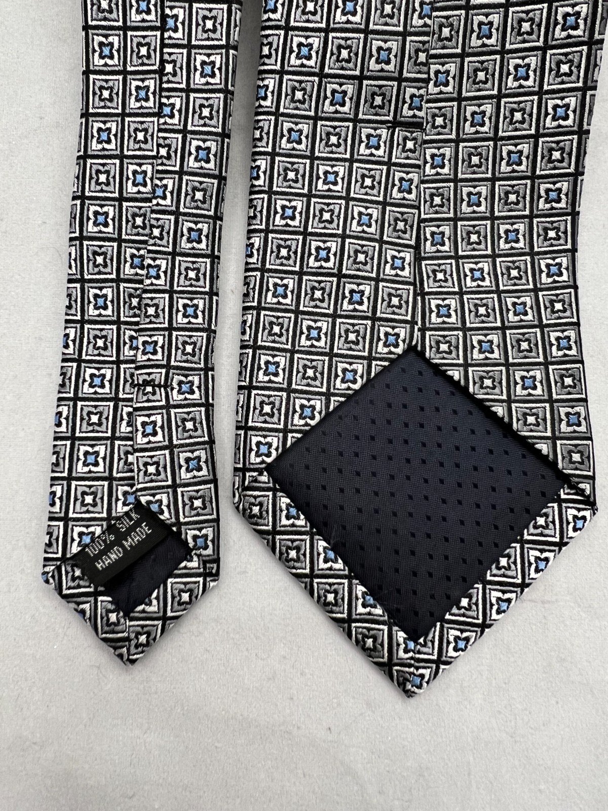 CORPORATE IMAGE TOM JAMES Silver, Gray, Blue 3.25″ W Men’s SILK Neck Tie