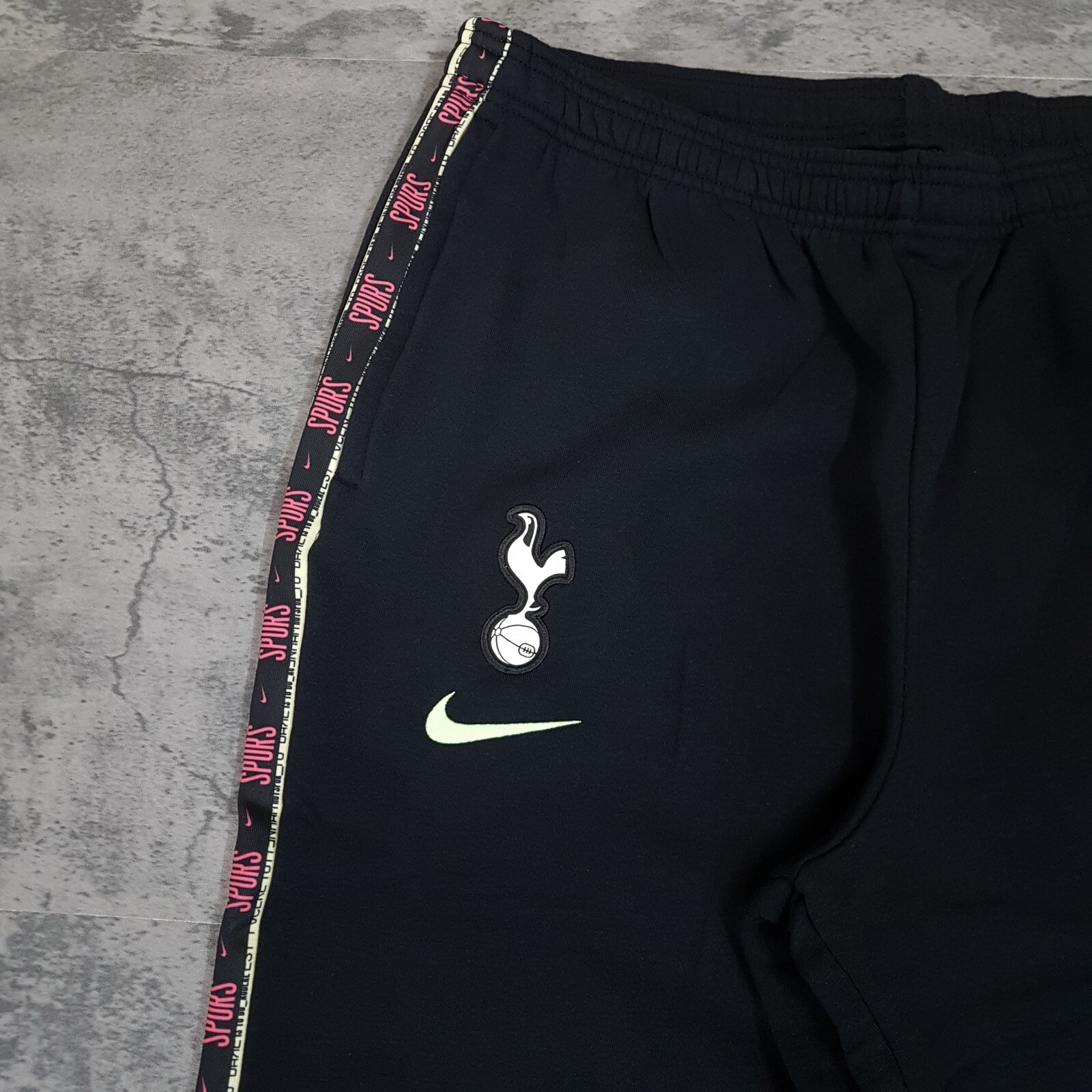 NIKE Tottenham Hotspur Soccer Fleece Sweat Pants Mens Size XL Black Barely Volt
