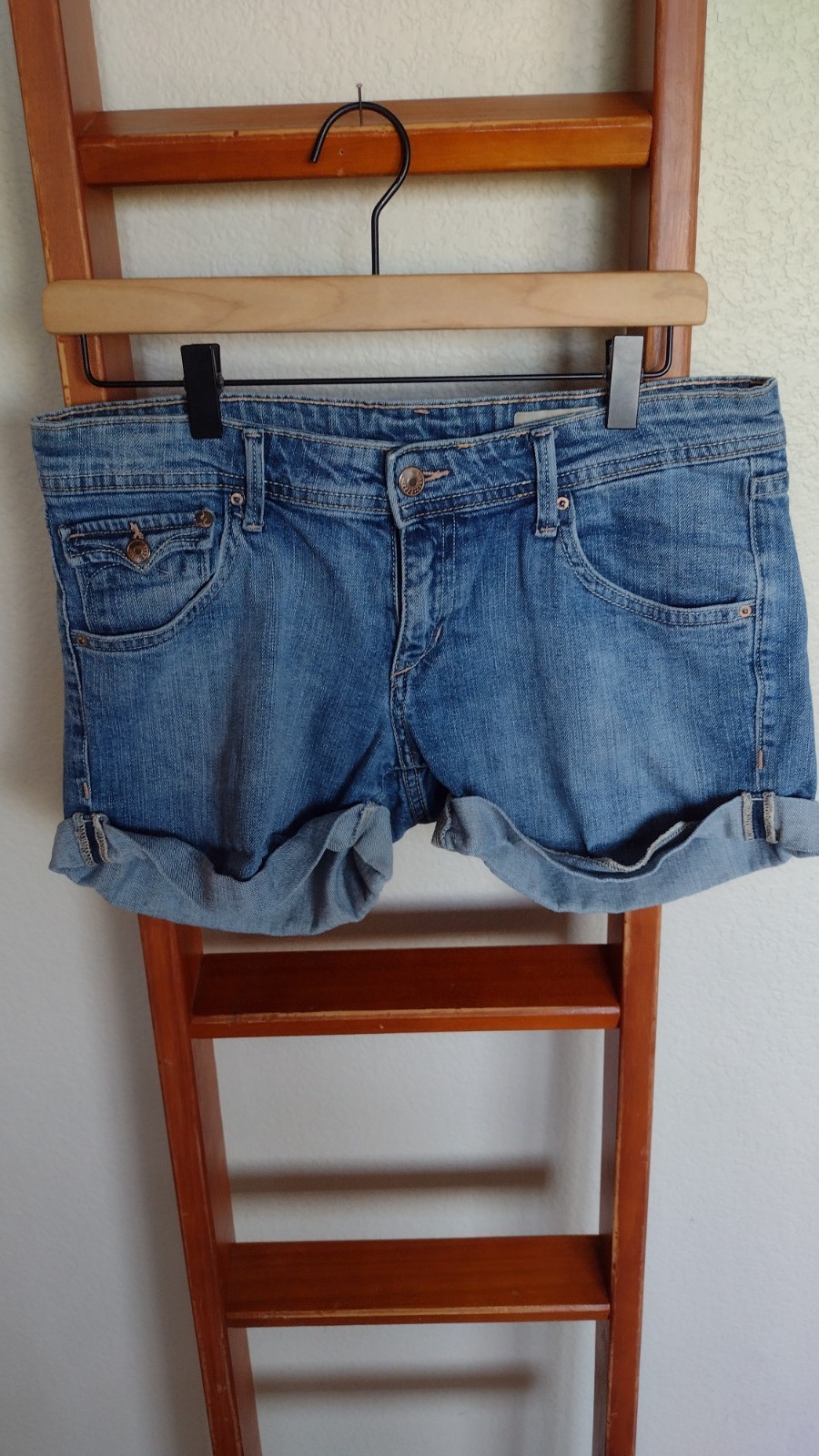 H &M SHORTS Women’s Blue Denim Shorts Mid Rise Cuffed 5-Pocket Button Size 10