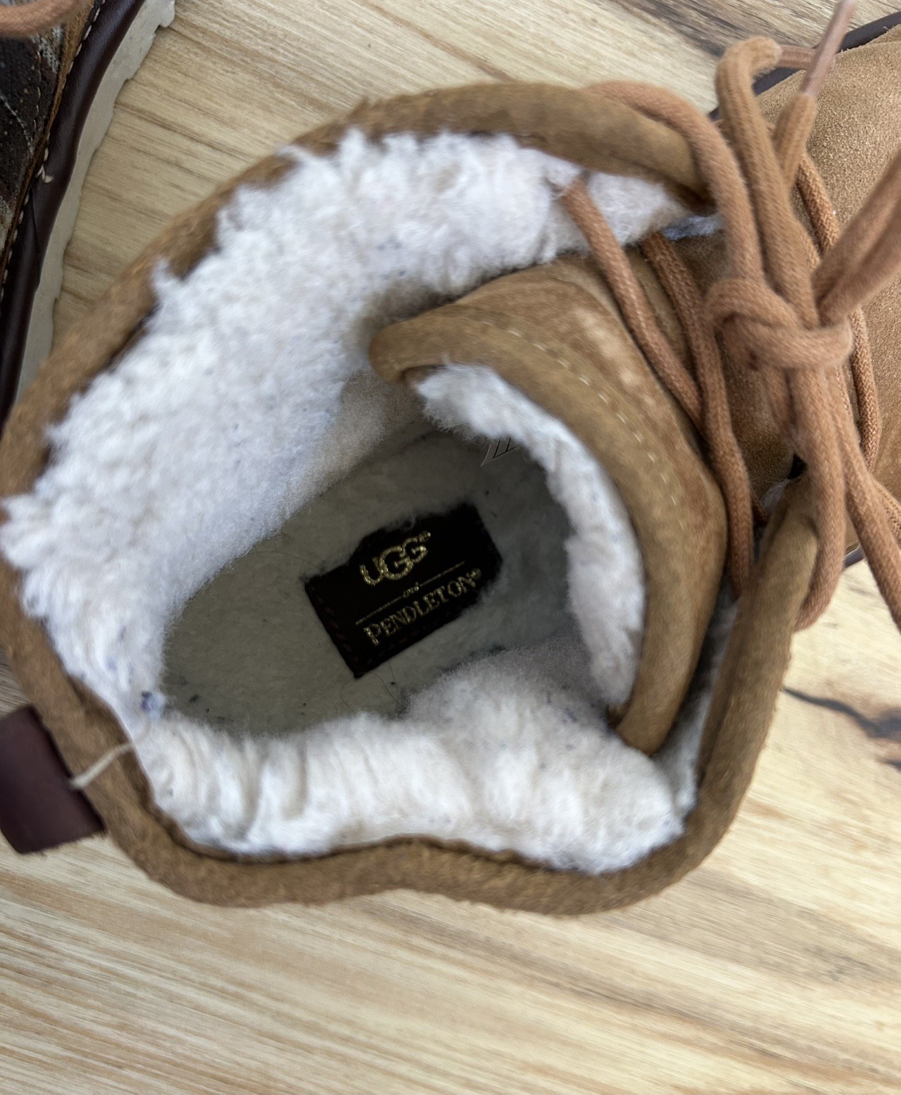 UGG + Pendleton Neumel Boots for Men, Size 9 – Chestnut and Plaid
