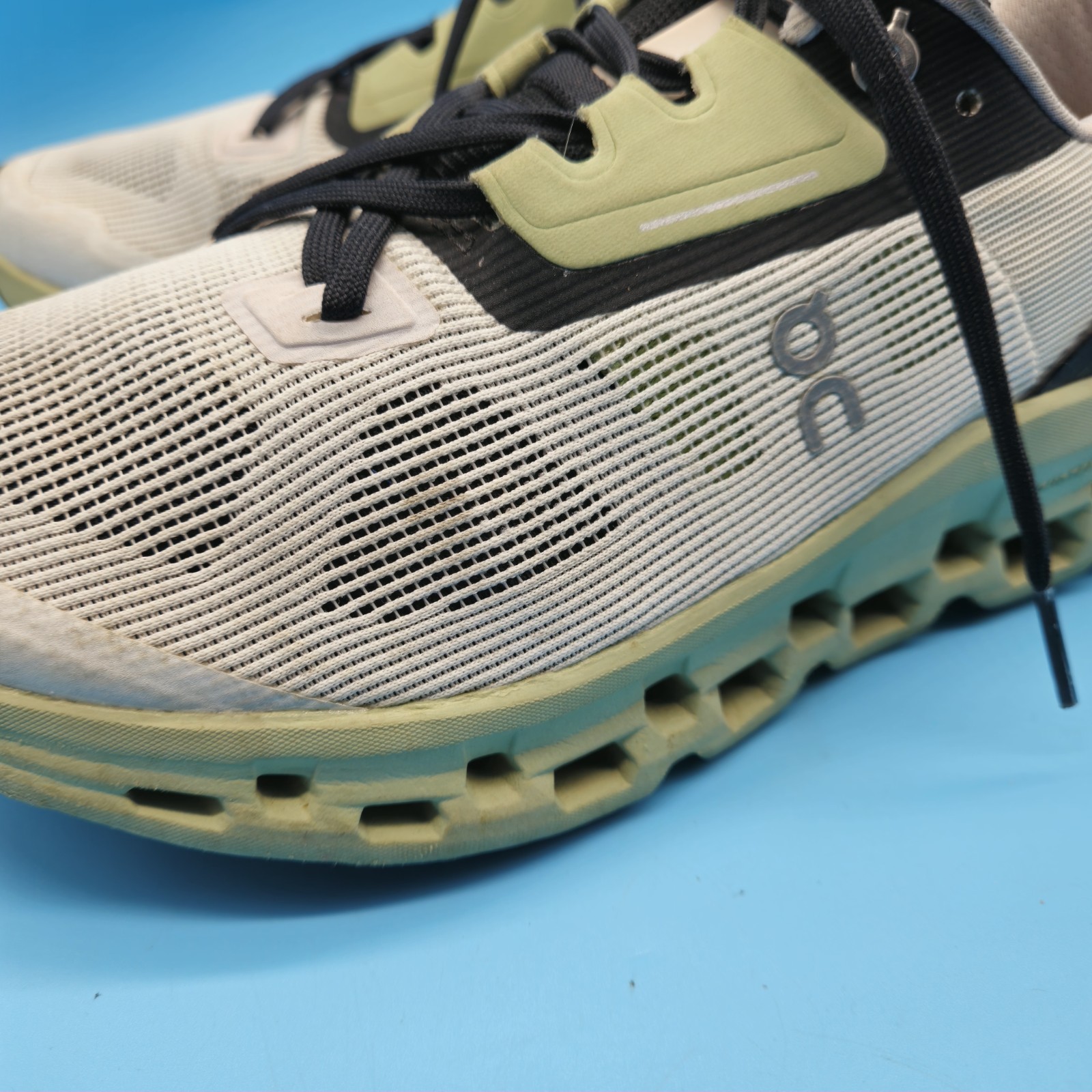 On Cloudstratus Women’s Size 8.5 Shoes ‘White Moss’ (39 98997)