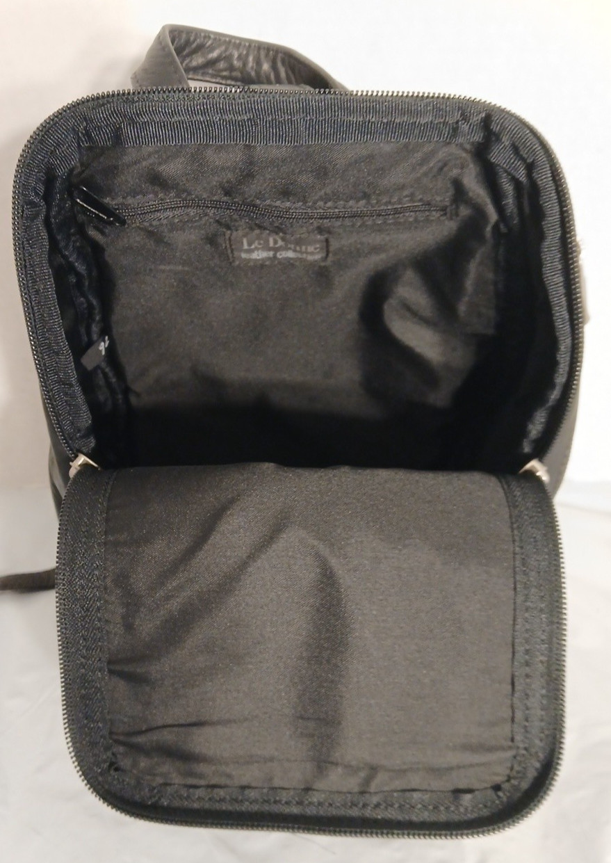 Le Donne Leather Multi-Pocket Backpack Black – Clean, Adjustable Straps, Travel