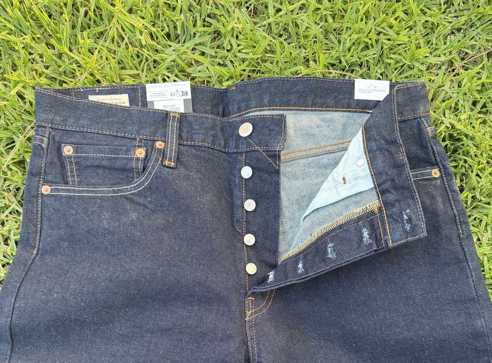 Levi’s Premium 501 Original STRAIGHT LEG Jeans Men 36×30- Blue 00501-0101 NWT