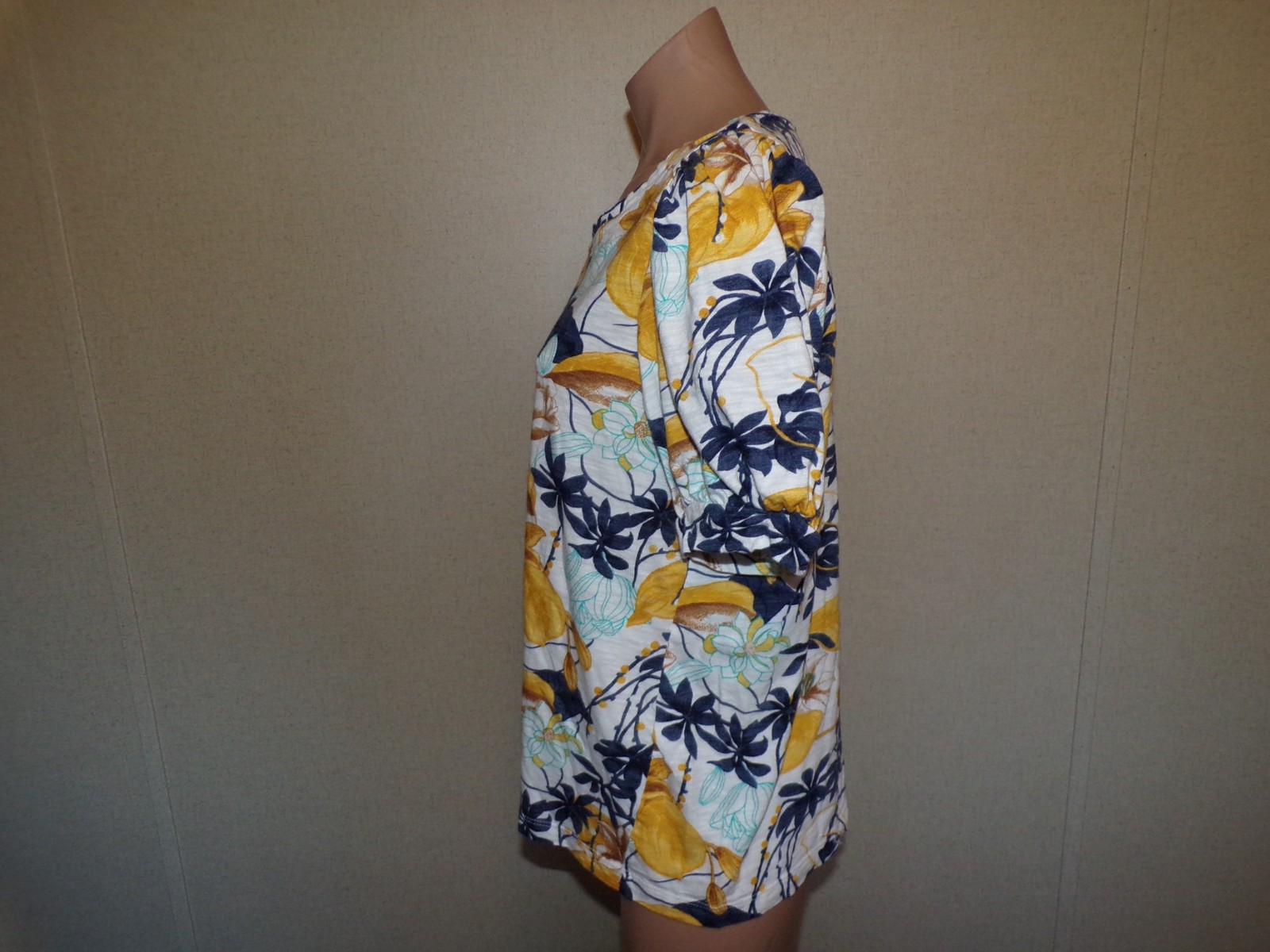 Chicos White Navy Blue Yellow Floral Top Size 3 XL Womens Puff Sleeve X-Large