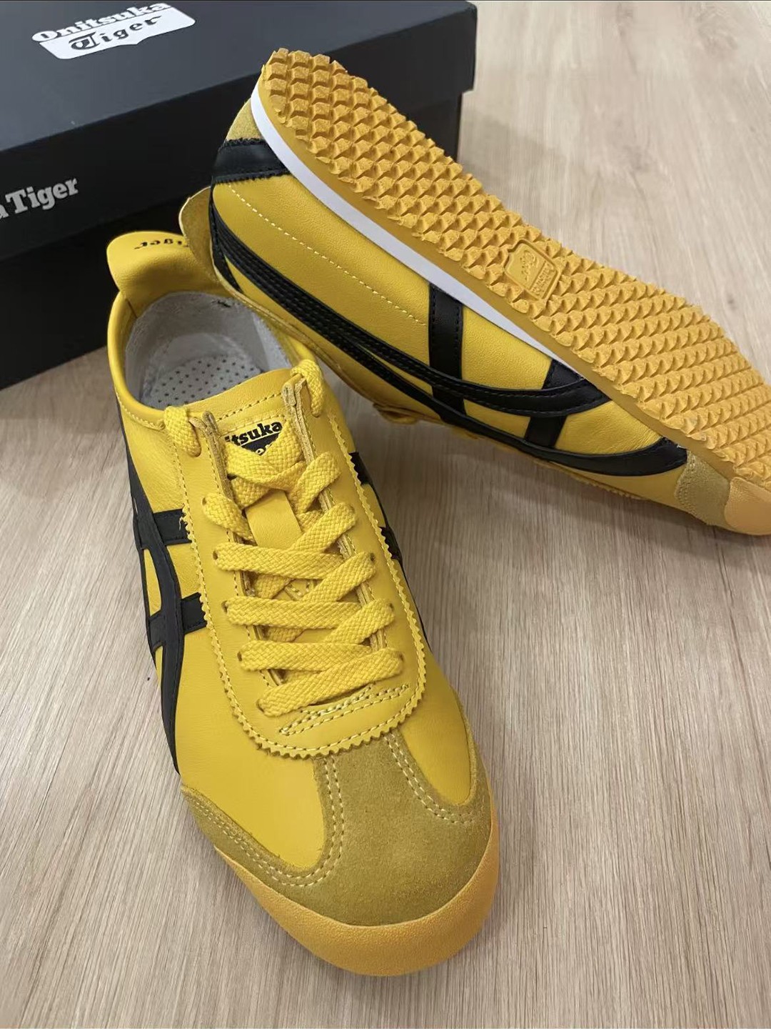 2026 Onitsuka Tiger Mexico 66 YELLOW BLACK Unisex Classic Sneaker 1183C102-751