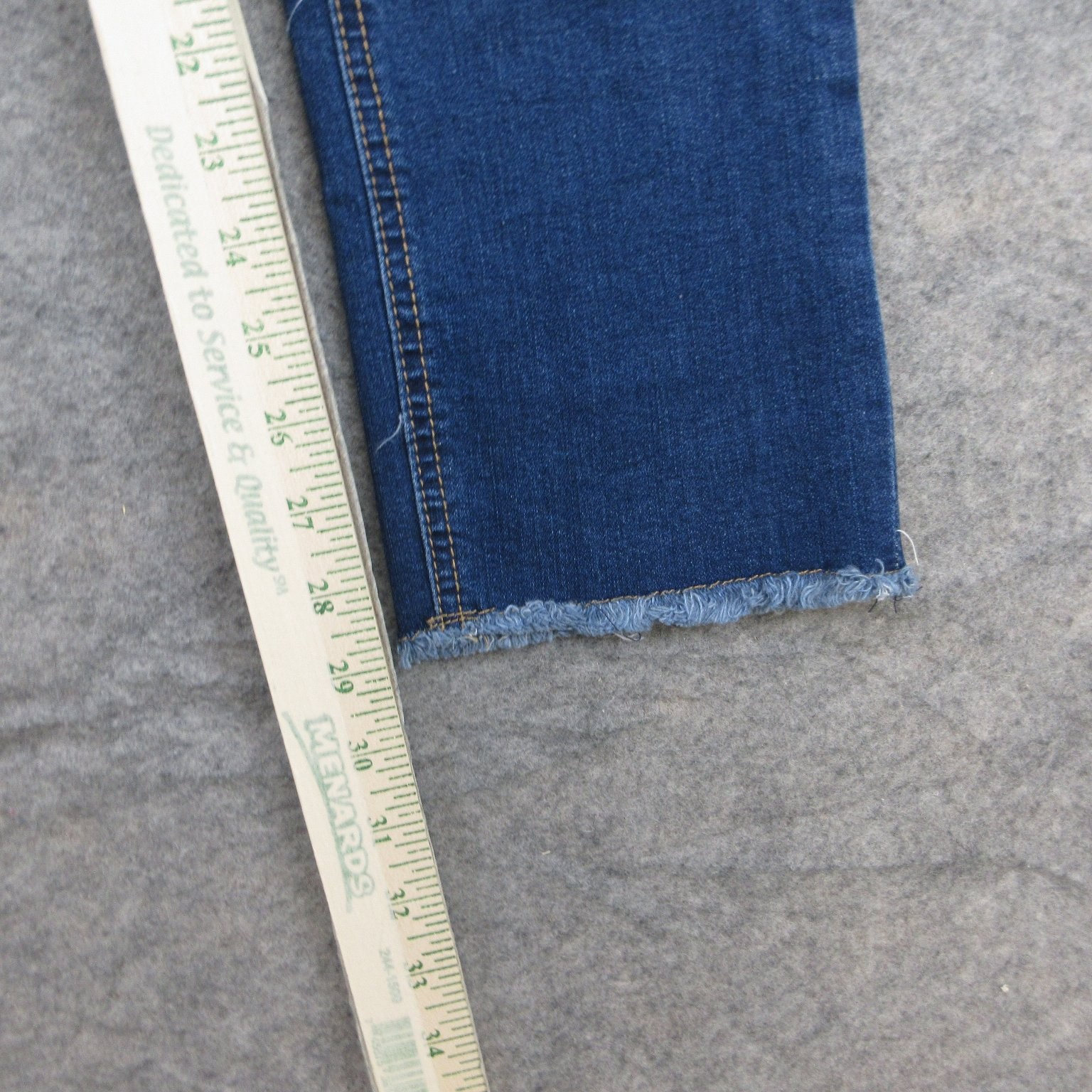 WALLFLOWER Jeans Women’s 6/7 Medium Wash Distressed Curvy Stretch Raw Hem