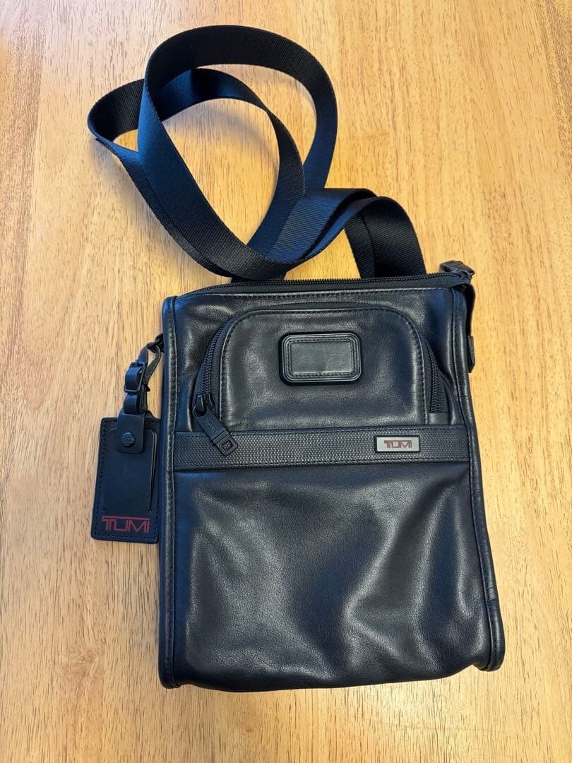 TUMI Alpha 2 Leather Travel Pocket Shoulder Bag Black 92110D2 Men’s Zip Pouch
