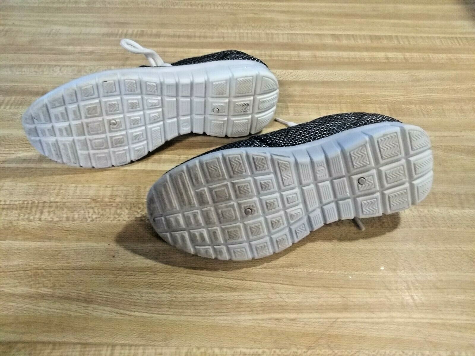 CoXist Girls Size 3 Man Made Material Black & White Mesh Rubber Soled Sneakers