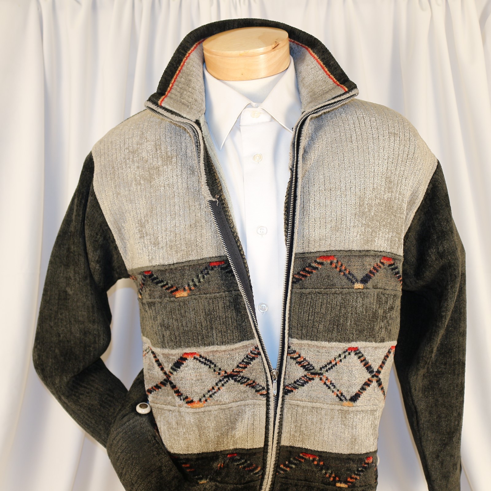 WINTER CARE MODWEAR Gray Black Orange Red Men Velvet Cardigan Sweater Size M