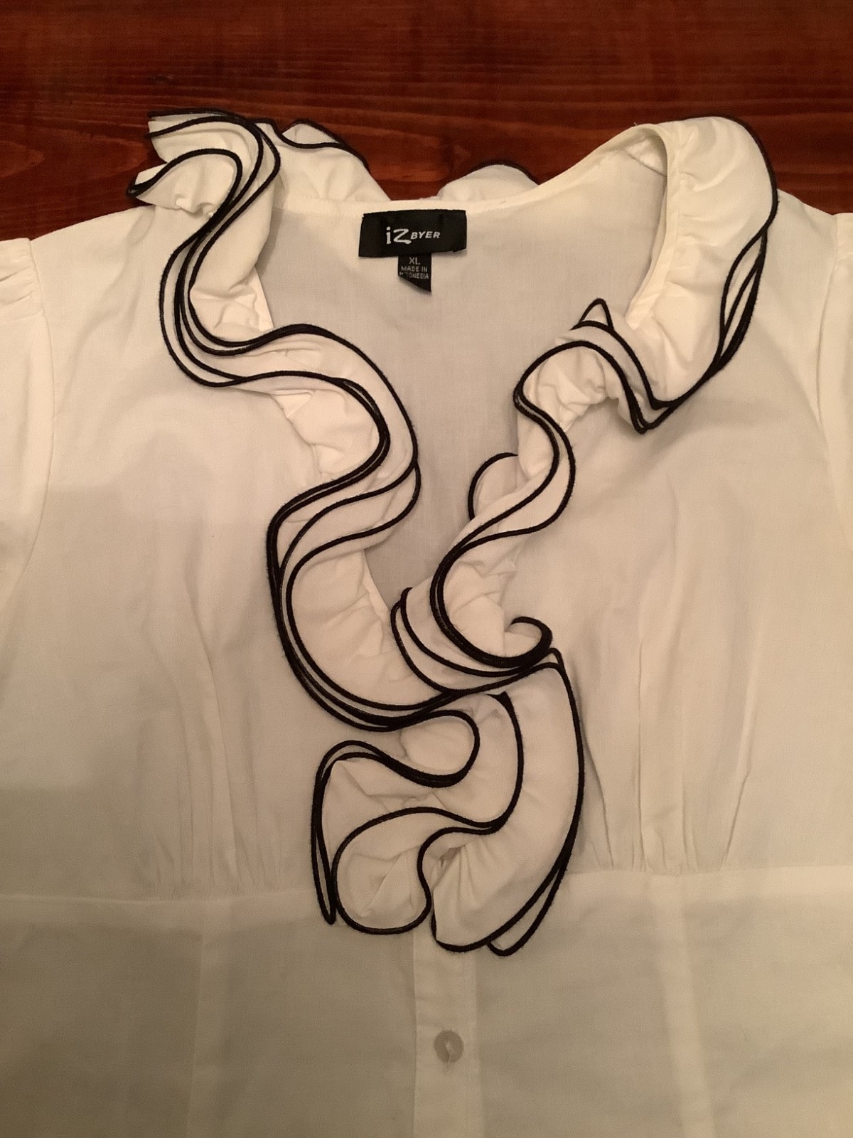 Women’s iZByer White with Black Trim Ruffle Fitted Button Up Top, Size XL