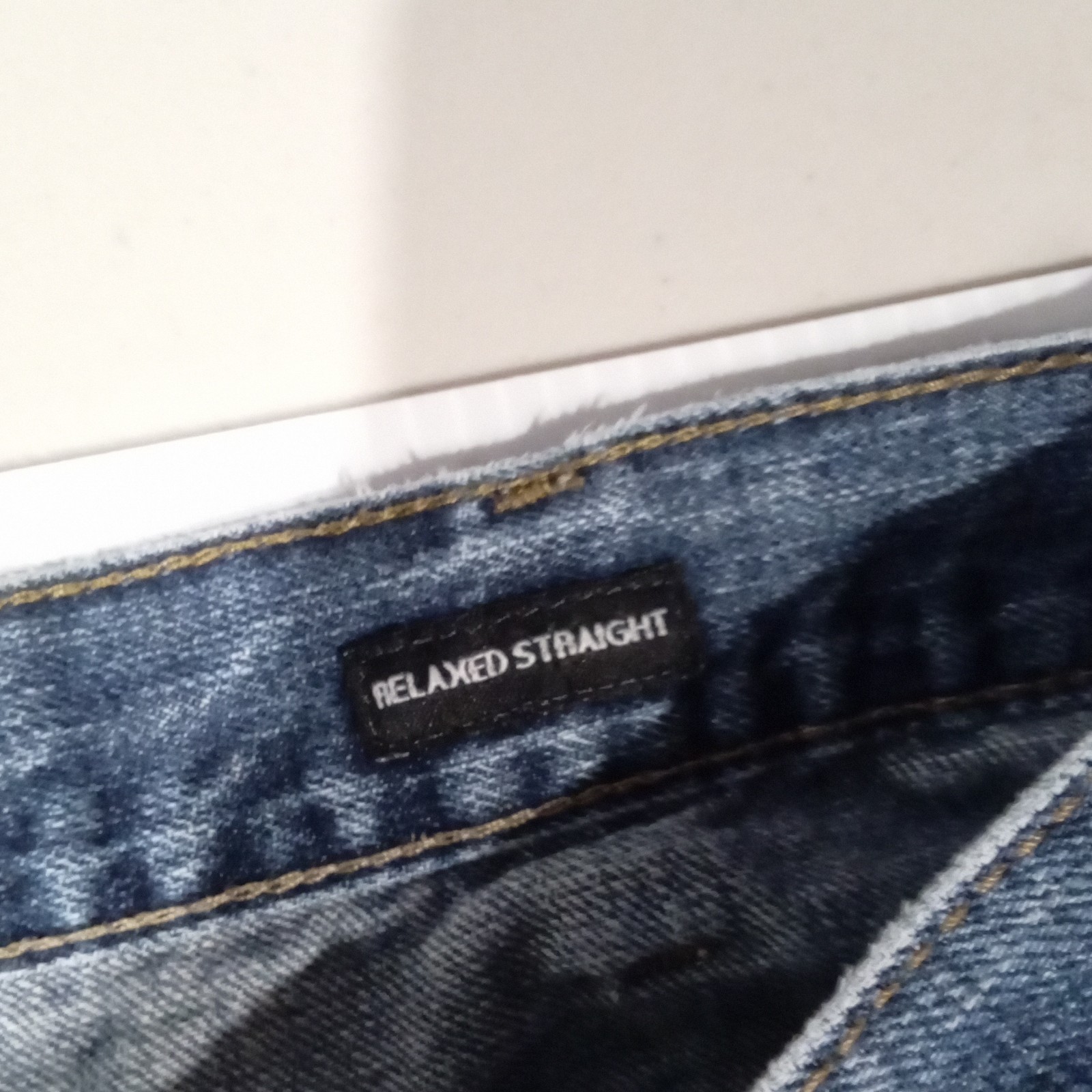 Calvin Klein Jeans Men’s Relaxed Fit Straight Leg Medium Wash 40